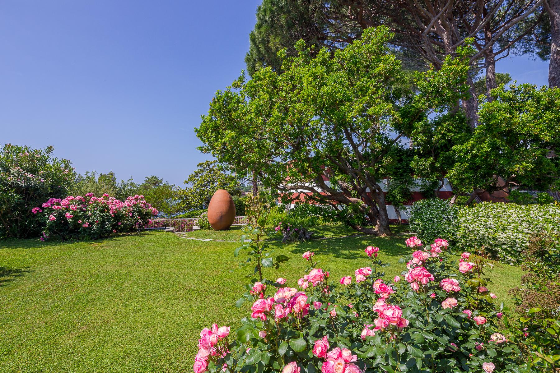 Designer villa in the exclusive pine grove of Arenzano - 9