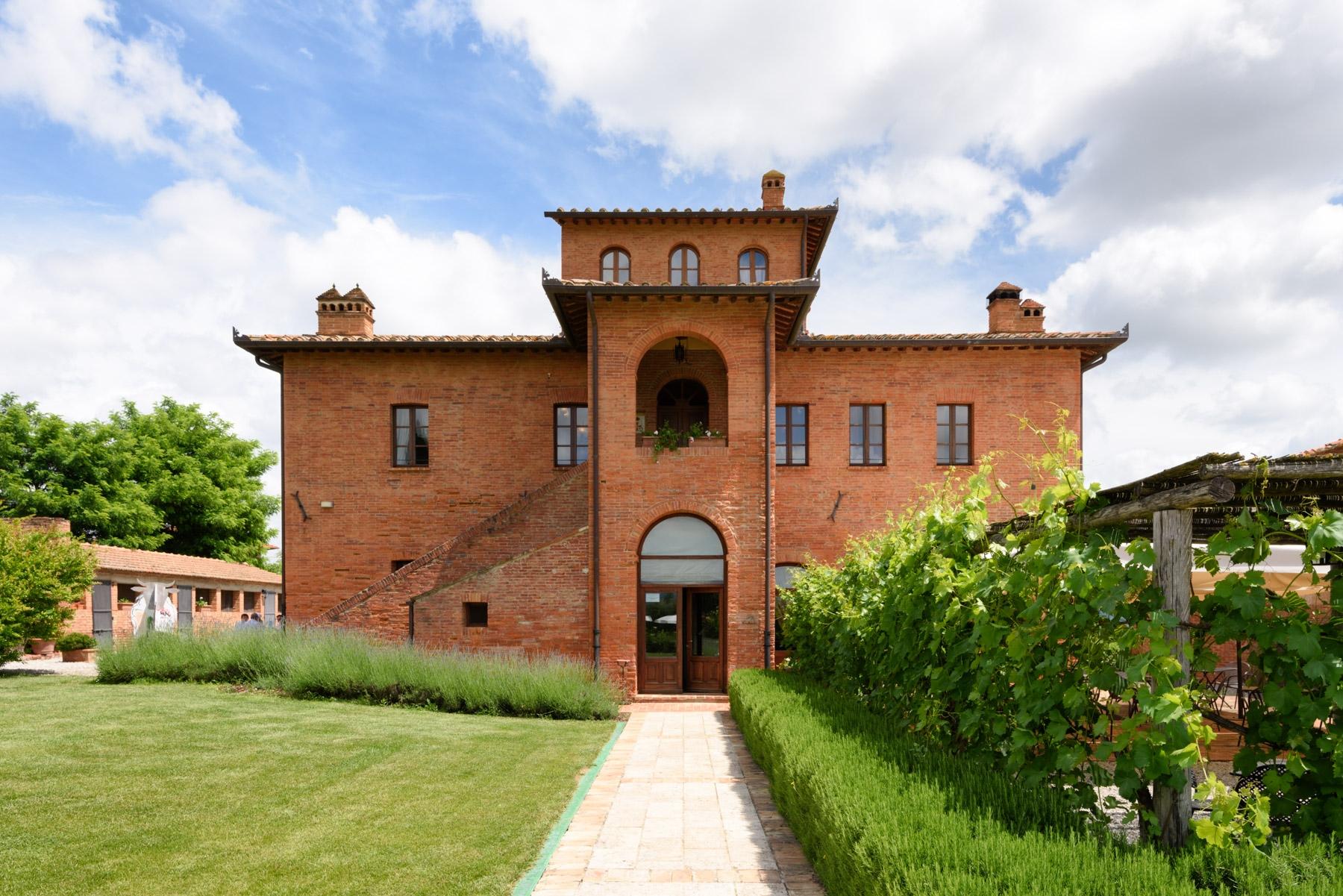 Country hotel with adjacent private villa near Siena - 2