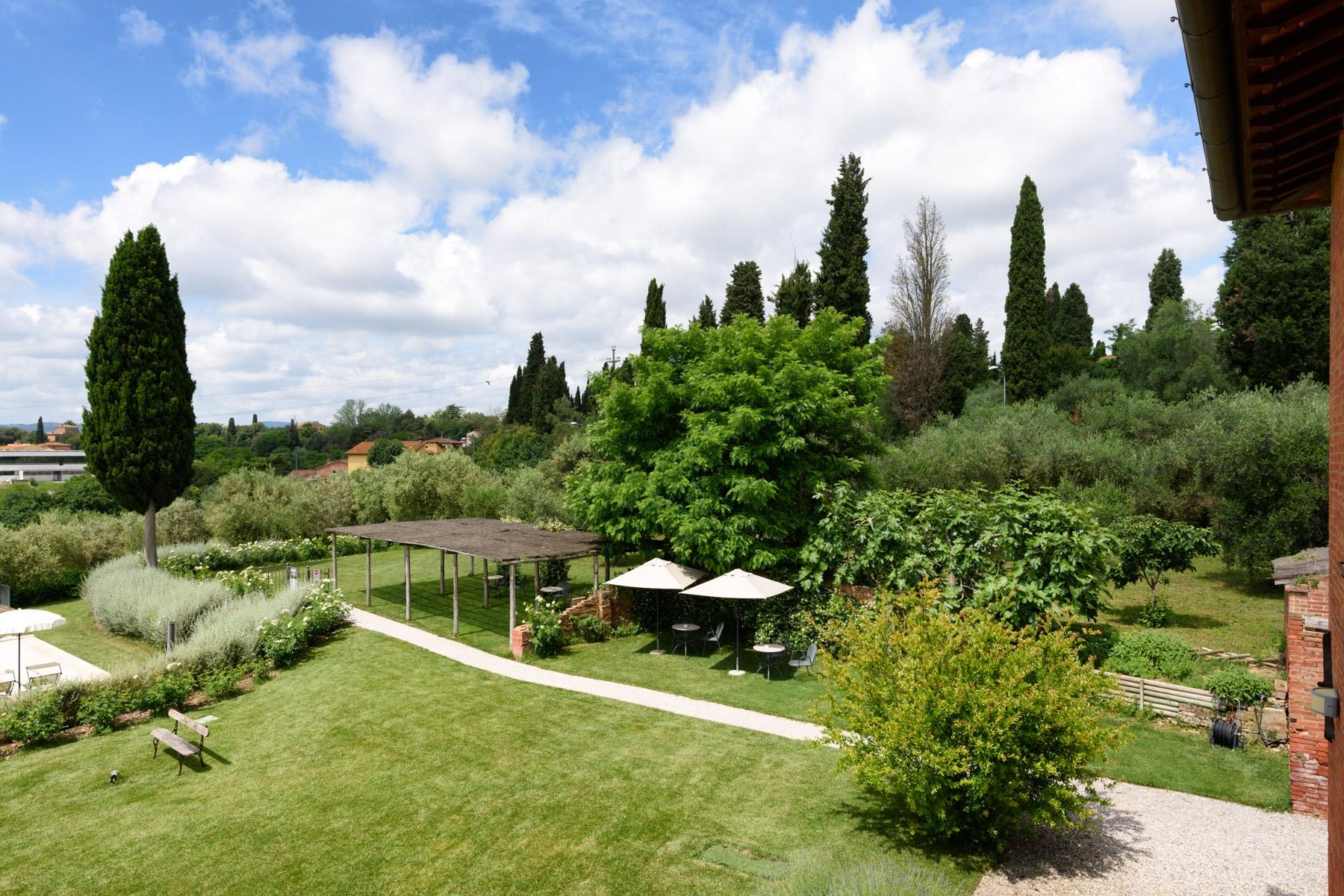Country hotel with adjacent private villa near Siena - 4