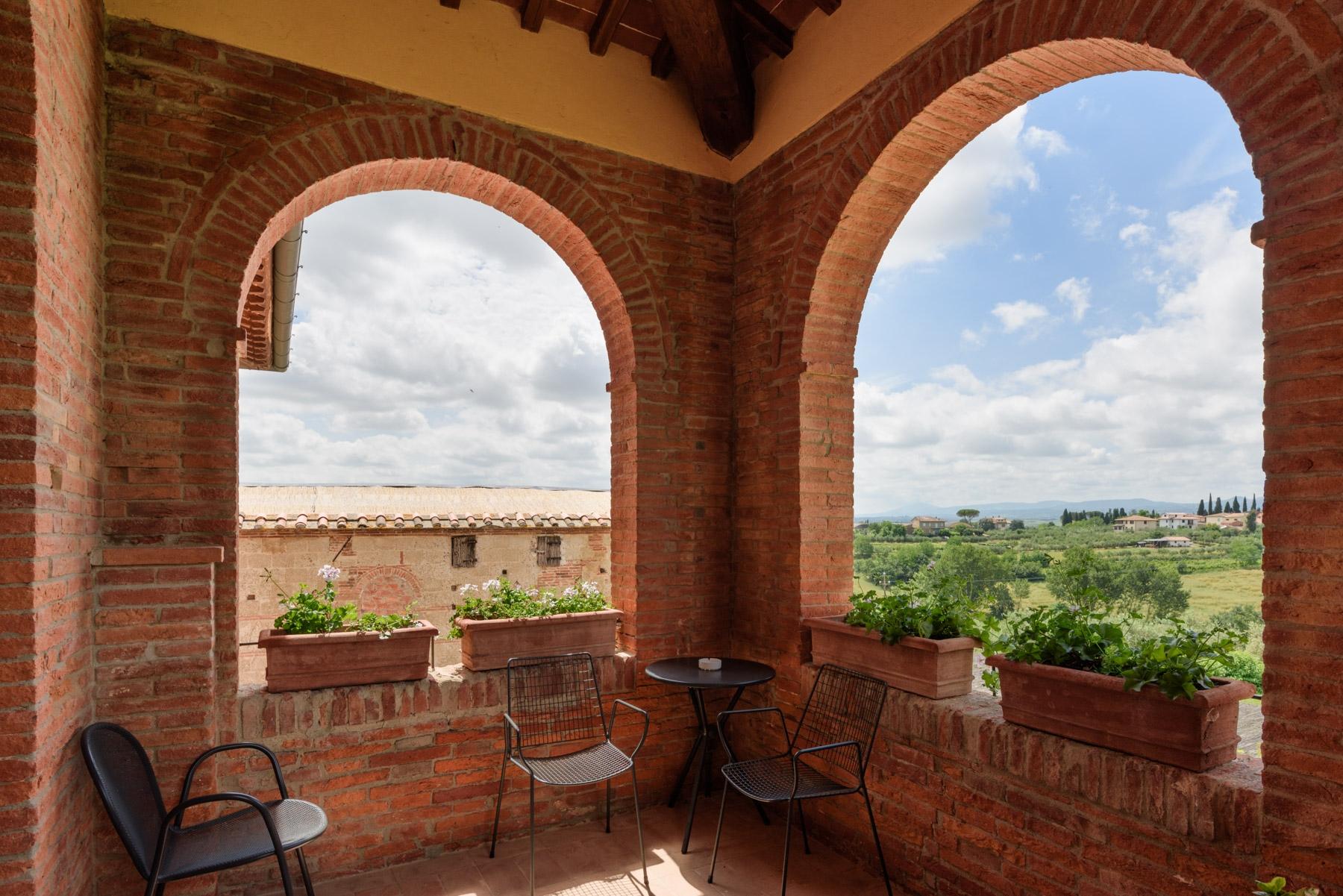 Country hotel with adjacent private villa near Siena - 25