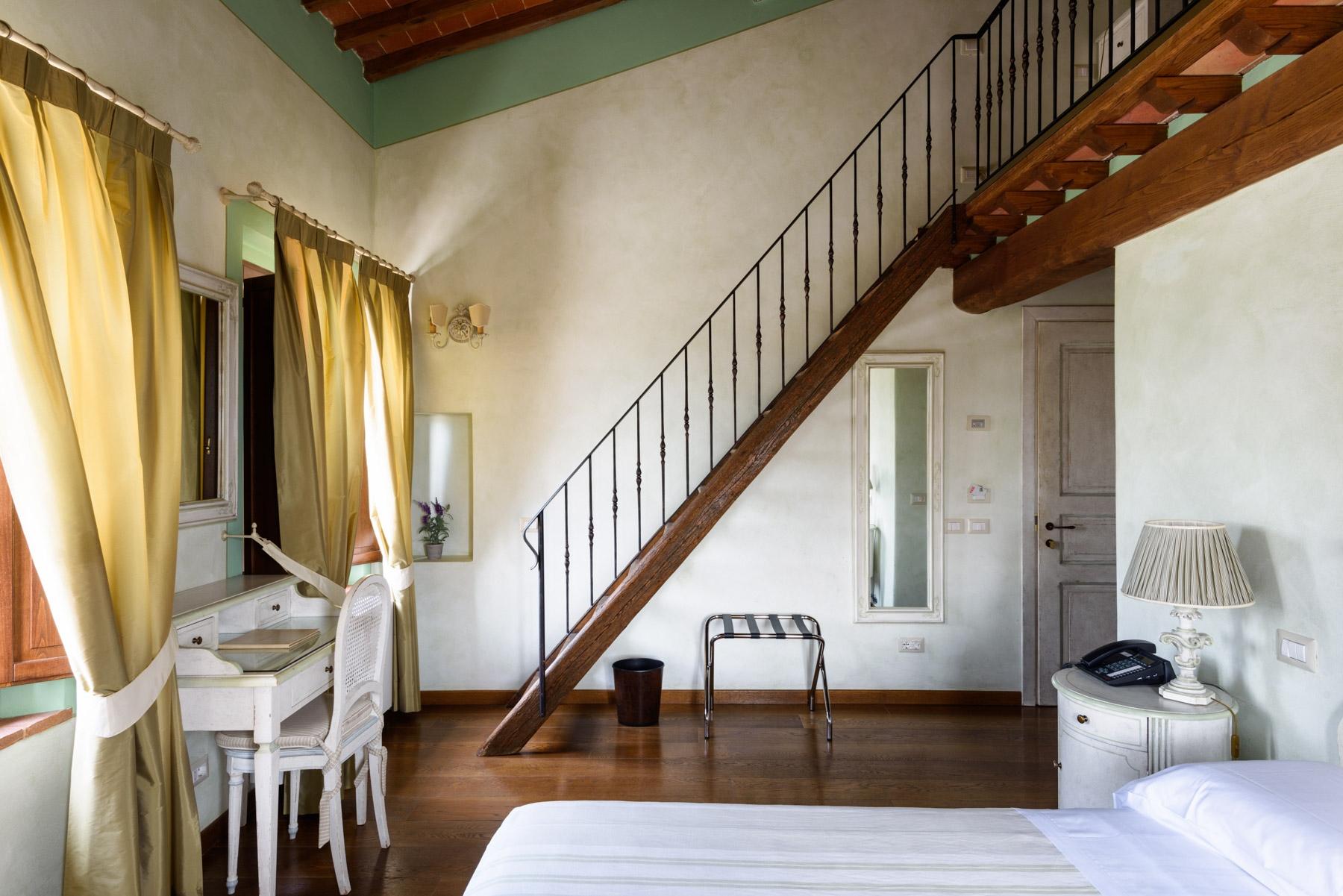 Country hotel with adjacent private villa near Siena - 13