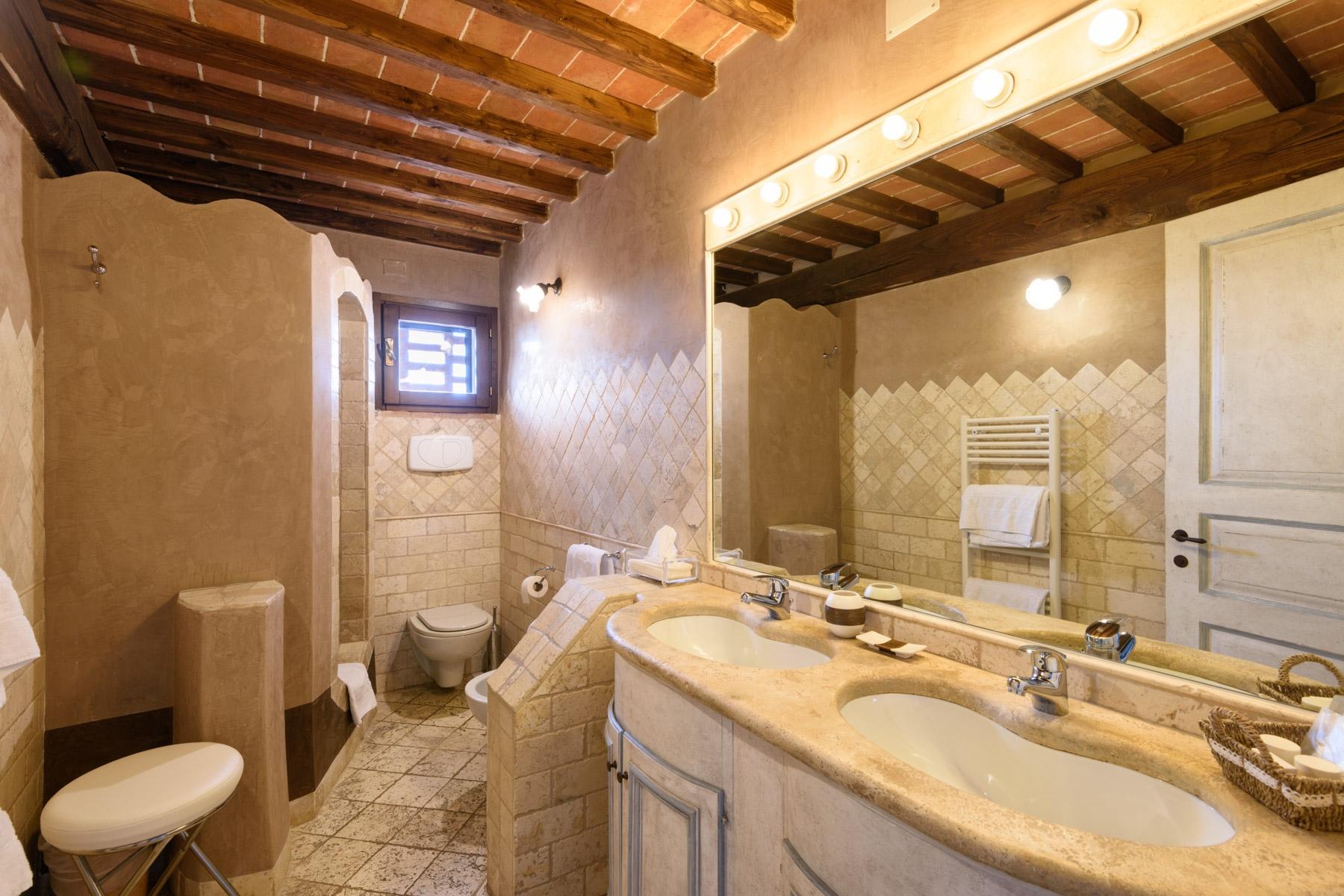 Country hotel with adjacent private villa near Siena - 23