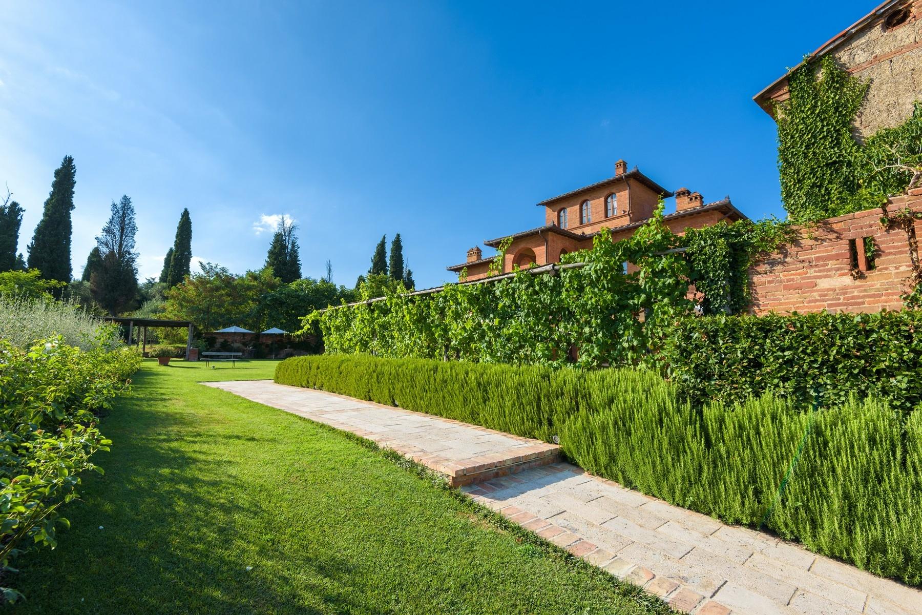 Country hotel with adjacent private villa near Siena - 5