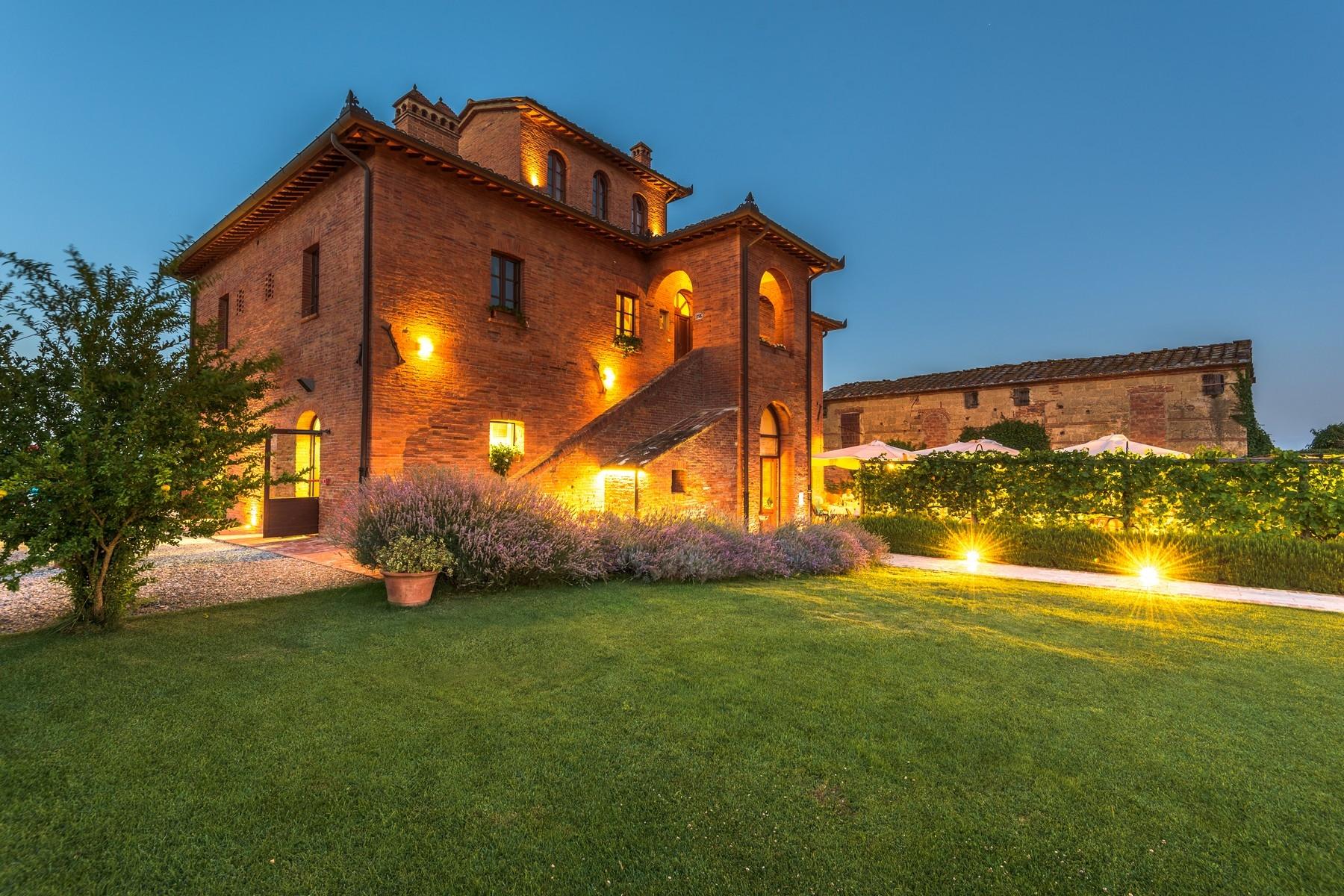 Country hotel with adjacent private villa near Siena - 29