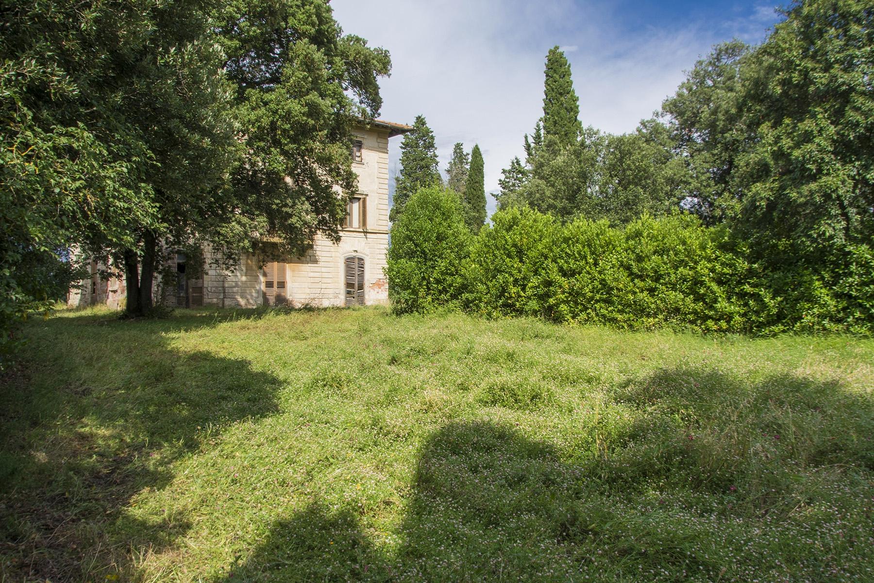 Wunderschöne Villa auf dem toskanischen Land mit Fresken im Jugend-Stil, zum Restaurieren - 3
