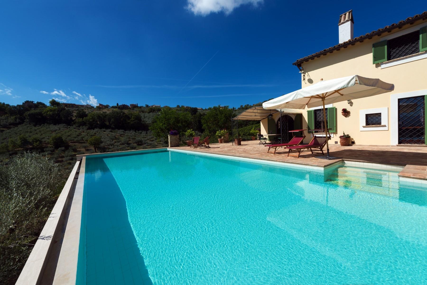 Enchanting property in the Umbrian hills - 1