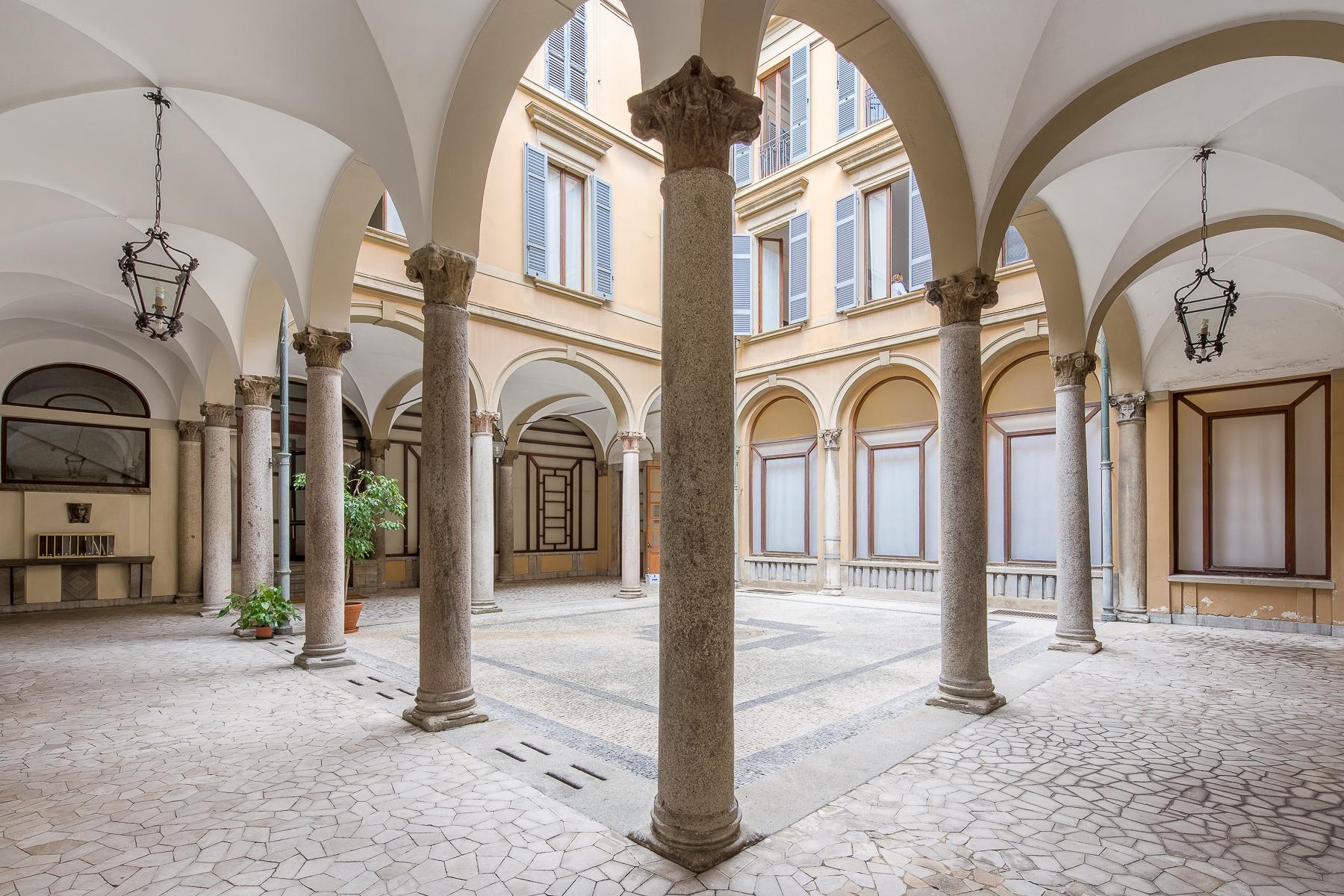 Prestigious apartment in the historic city centre of Milan - 1