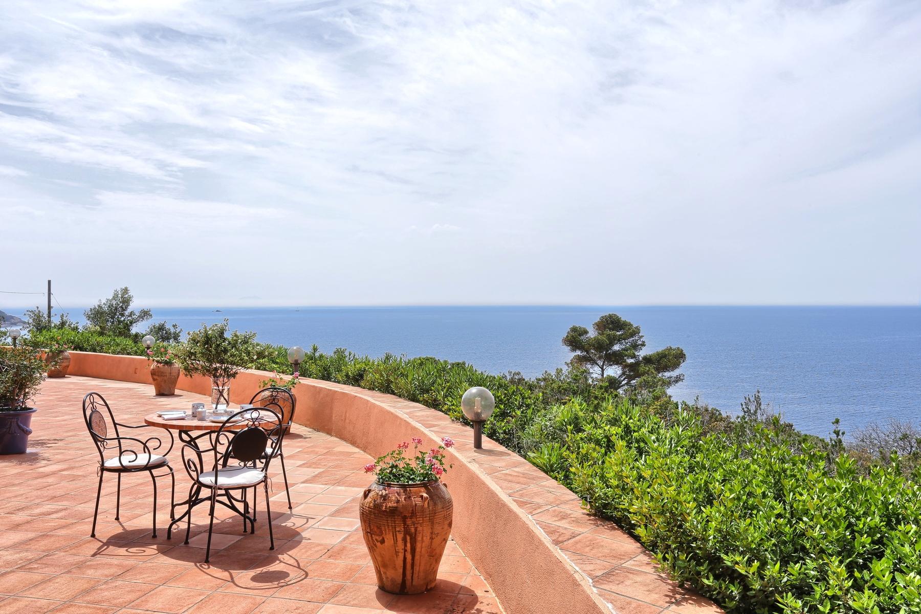 Breath-taking sea views villa with direct access to the beach - 1
