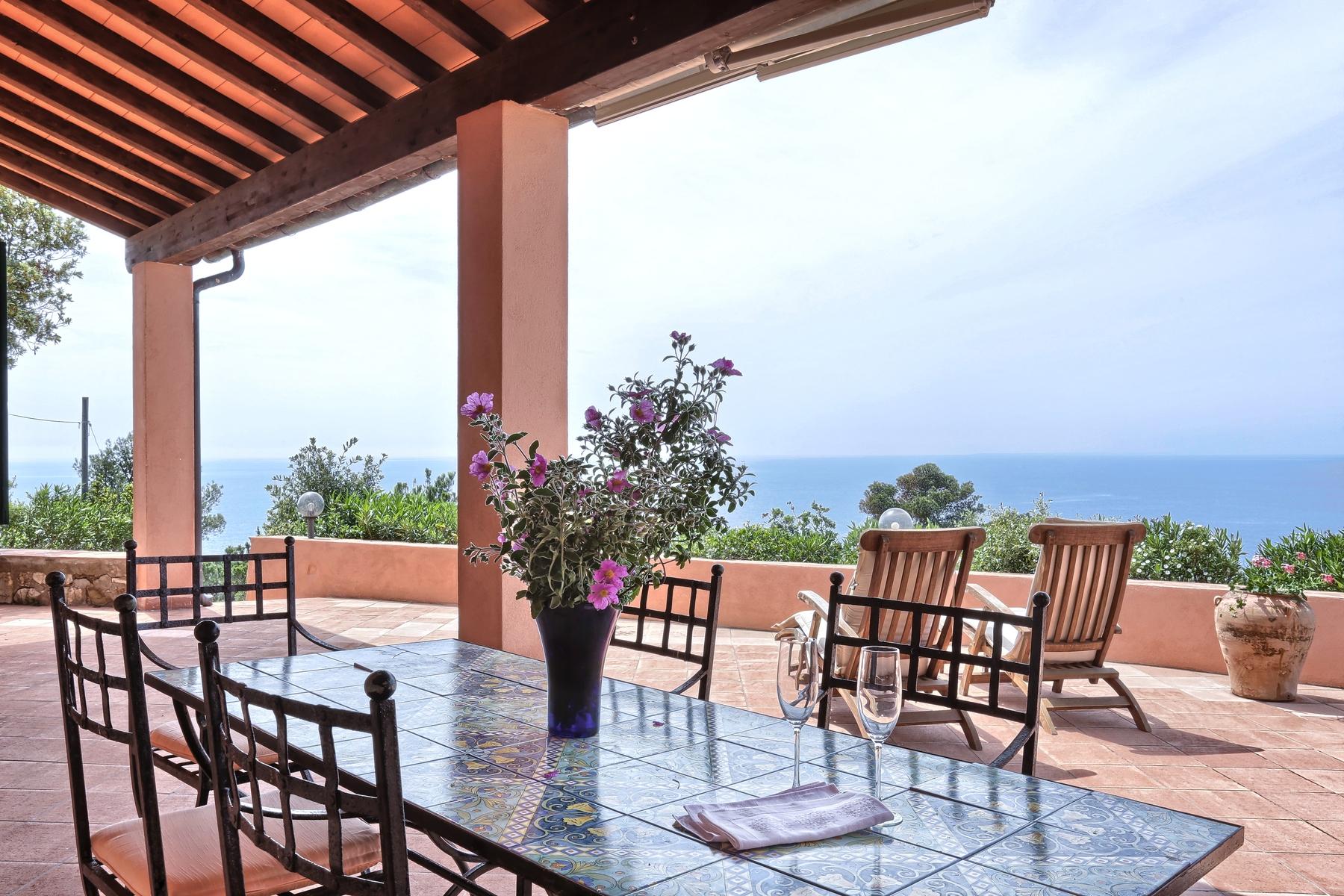 Breath-taking sea views villa with direct access to the beach - 5