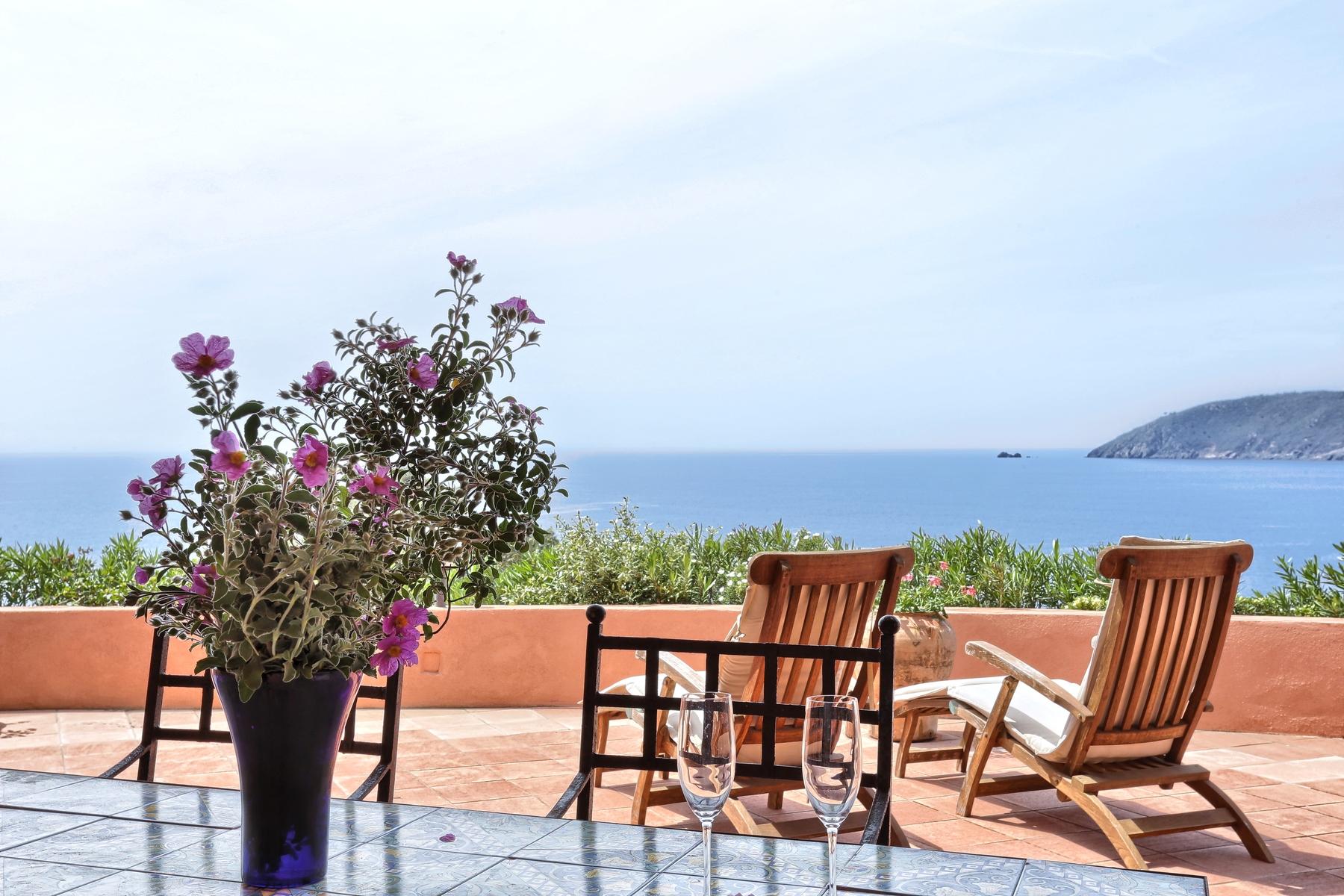 Breath-taking sea views villa with direct access to the beach - 4