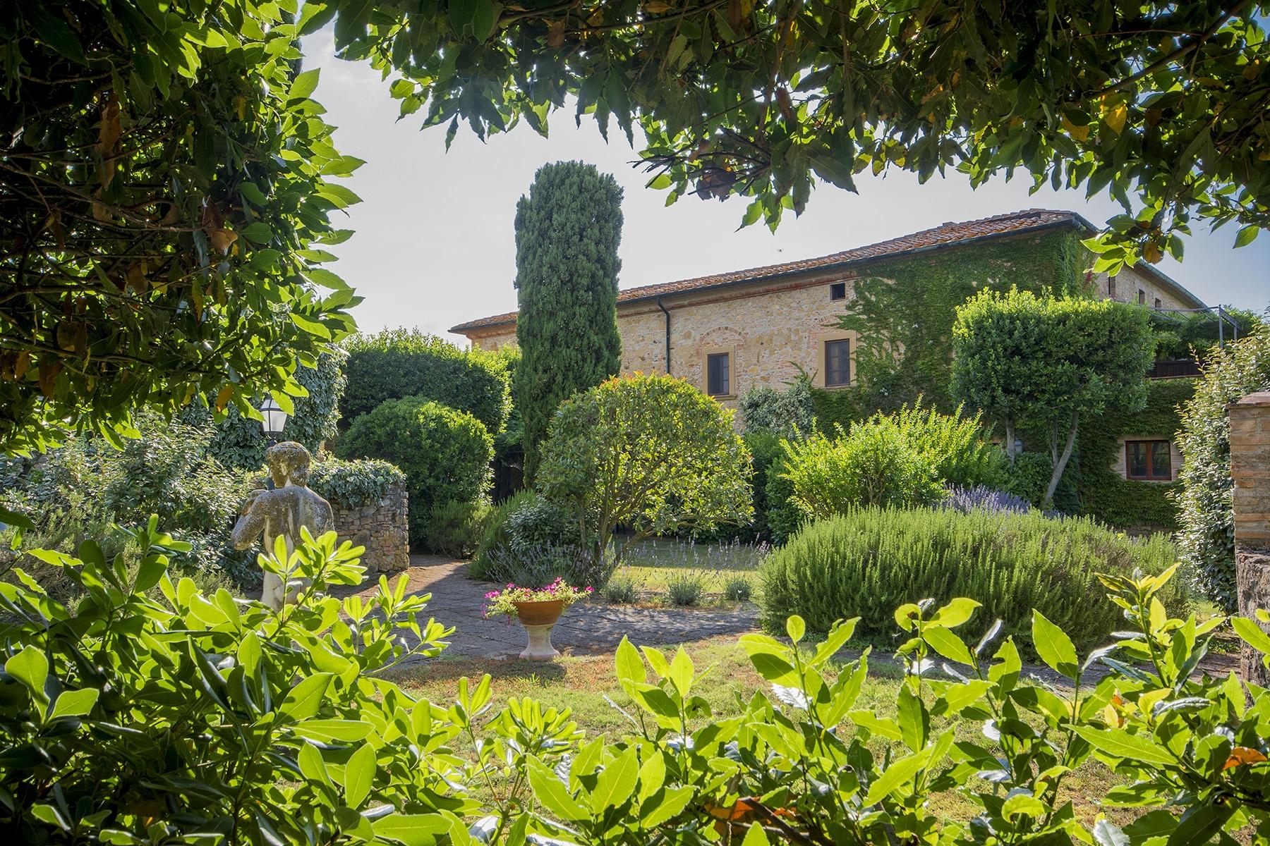 Восхитительное загородное поместье с бассейном в окрестностях Пизы, Италия - 2
