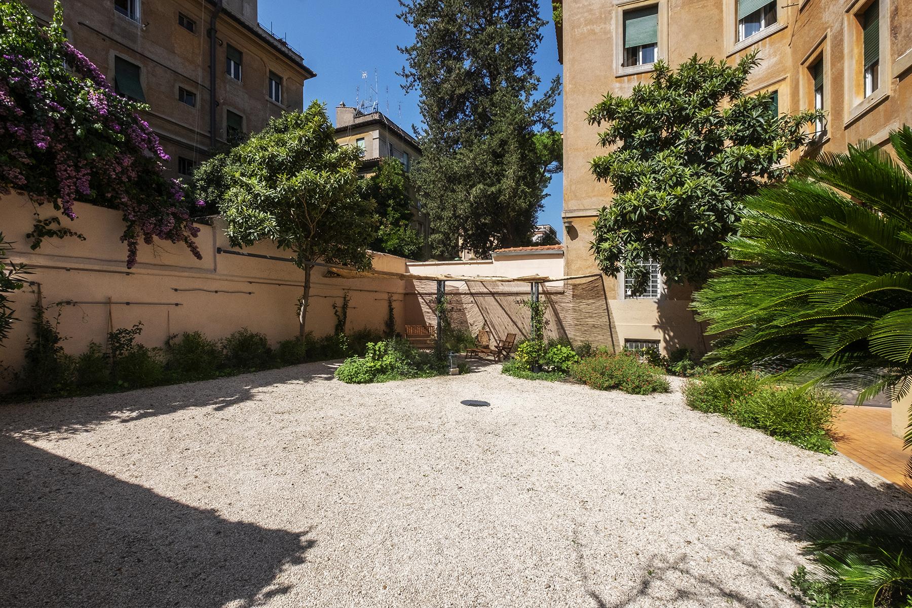 Элегантные апартаменты с красивым садом и тремя парковочными местами в Париоли. - 24