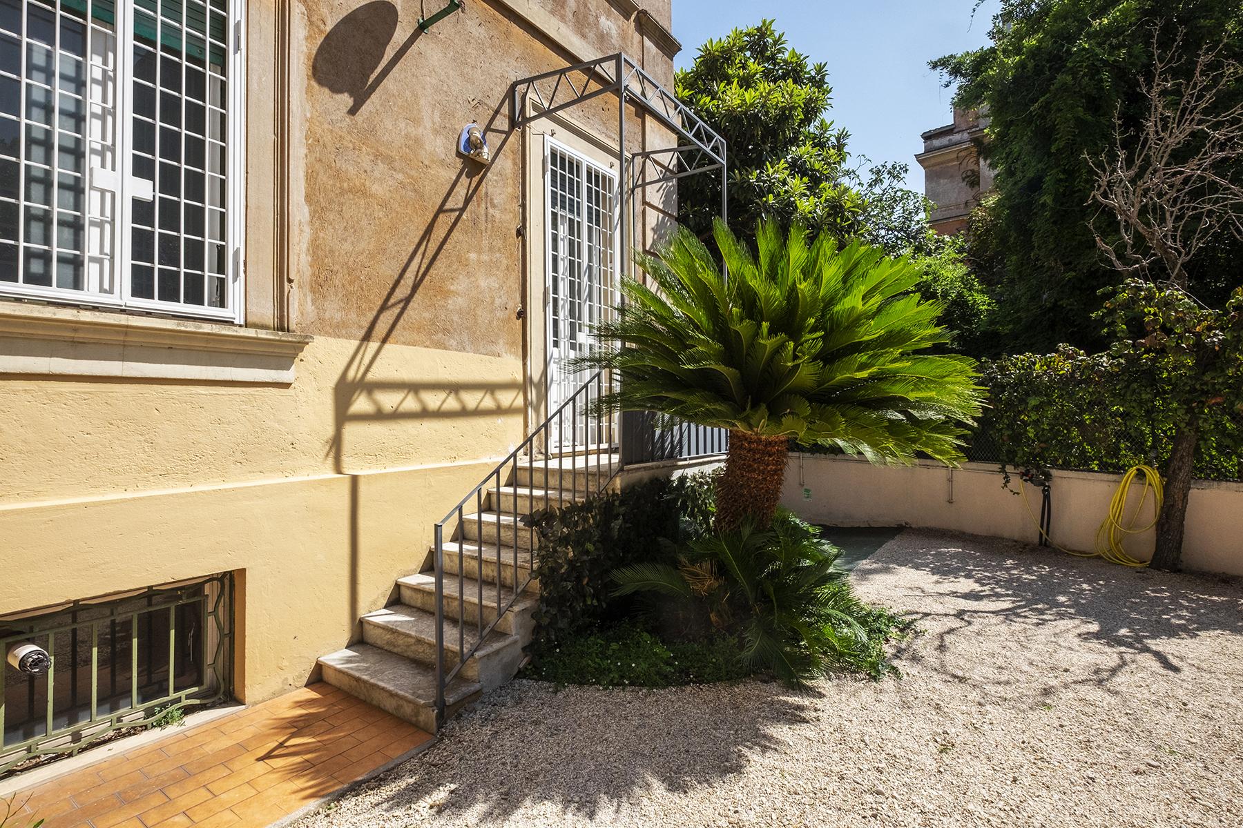 Elegant apartment with beautiful garden and 3 parking spaces in Parioli. - 29