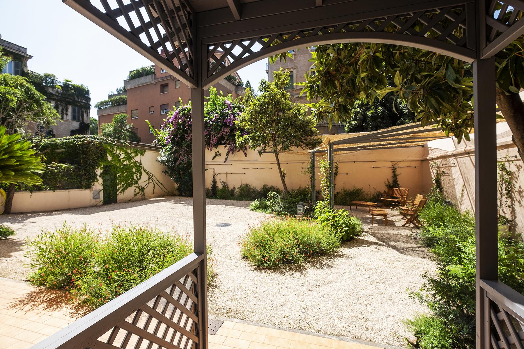 Элегантные апартаменты с красивым садом и тремя парковочными местами в Париоли. - 7
