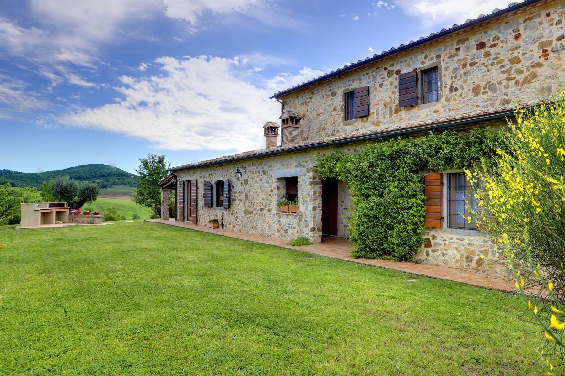Typisches toskanisches Bauernhaus mit Olivenhain - 4