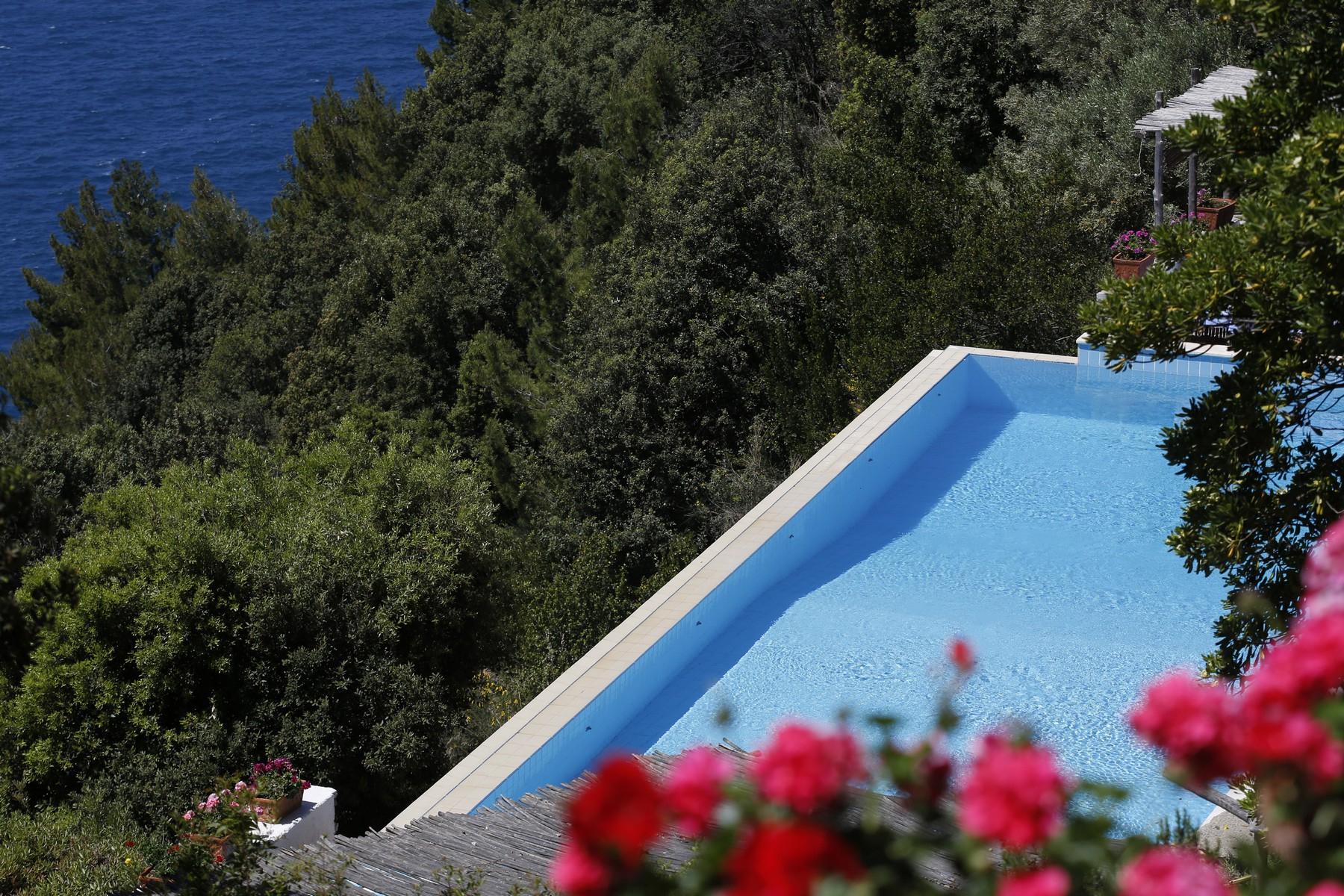 Современная вилла с панорамным бассейном на побережье Амальфи, Италия - 3