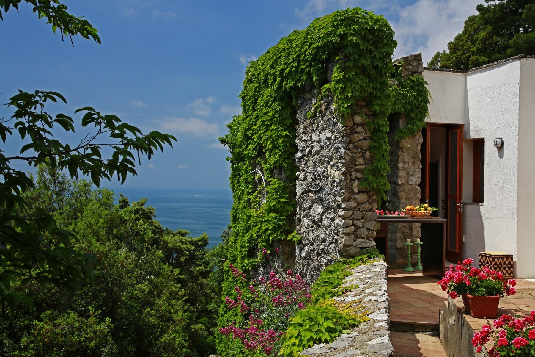 Современная вилла с панорамным бассейном на побережье Амальфи, Италия - 22