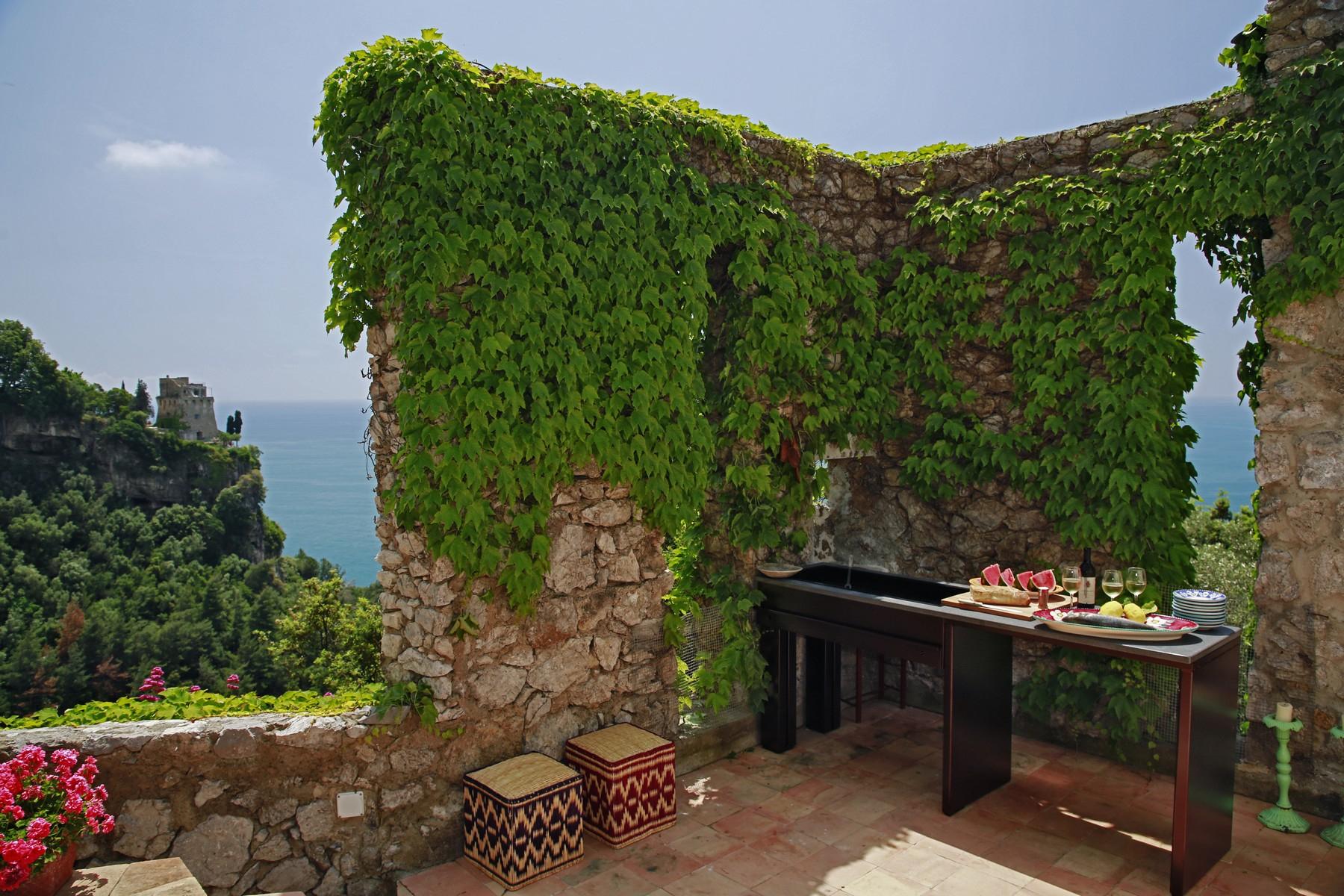 Современная вилла с панорамным бассейном на побережье Амальфи, Италия - 17