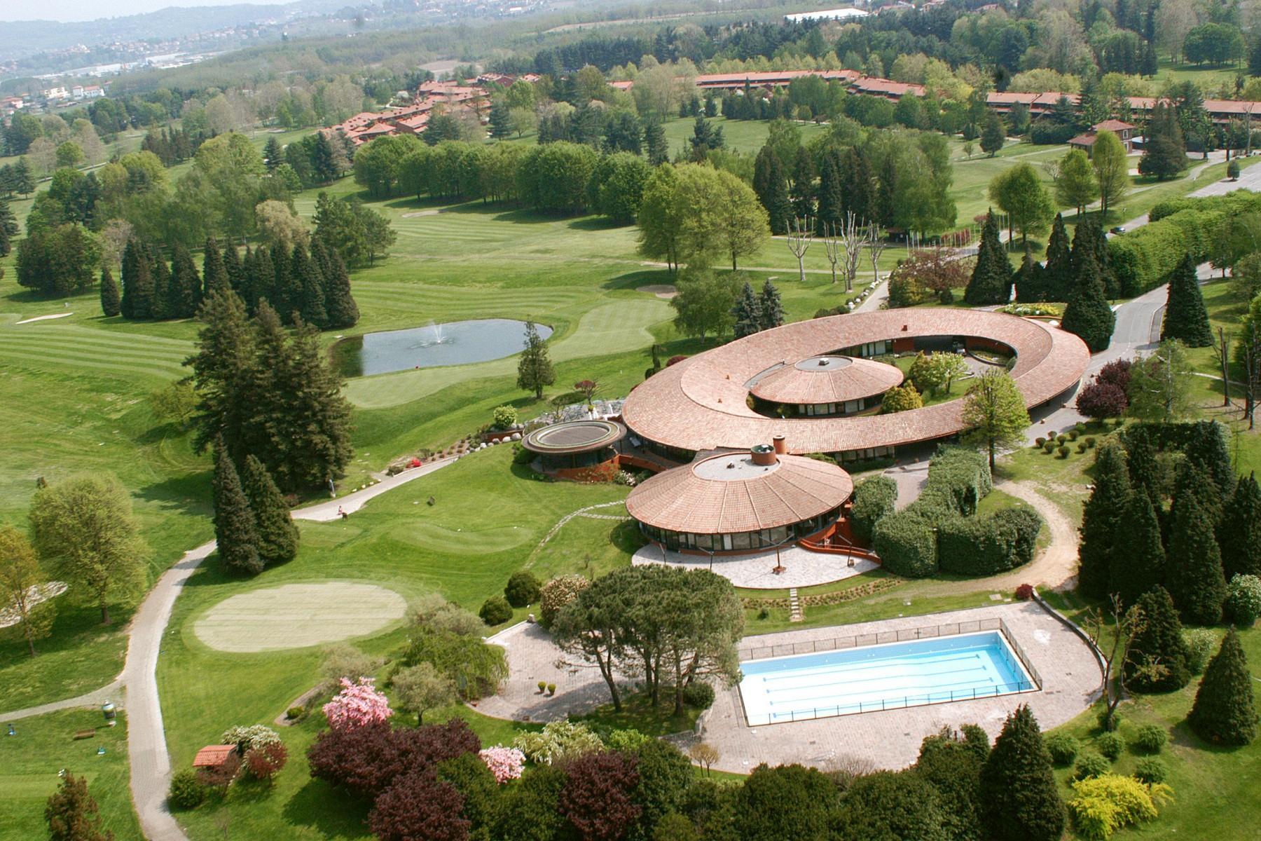 Квартира с террасой в престижном гольф-клубе Монтичелло, Италия - 18