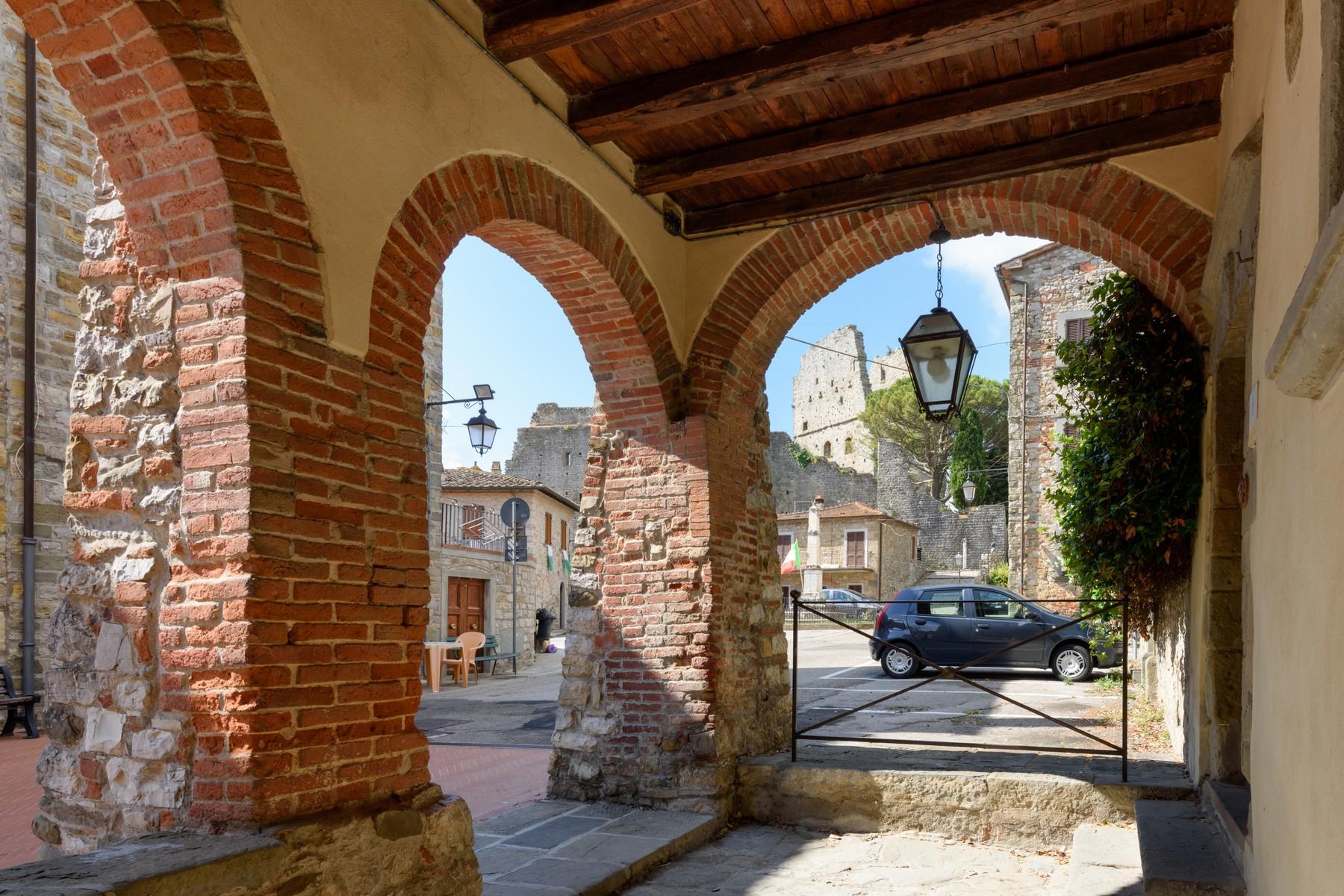 Historical palace of the 10th century in the heart of the Val di Chiana - 3