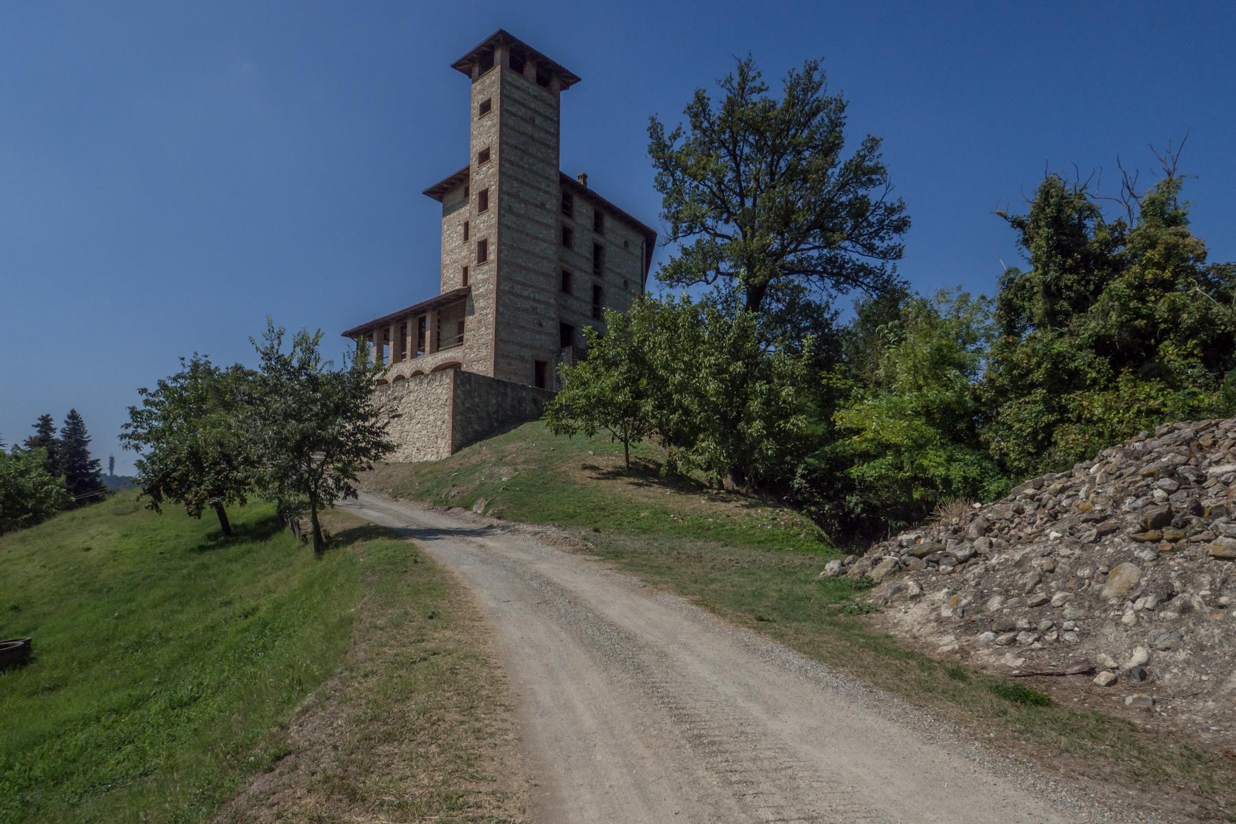 Herrliches Schloss auf den Hügeln des Monferrato - 1