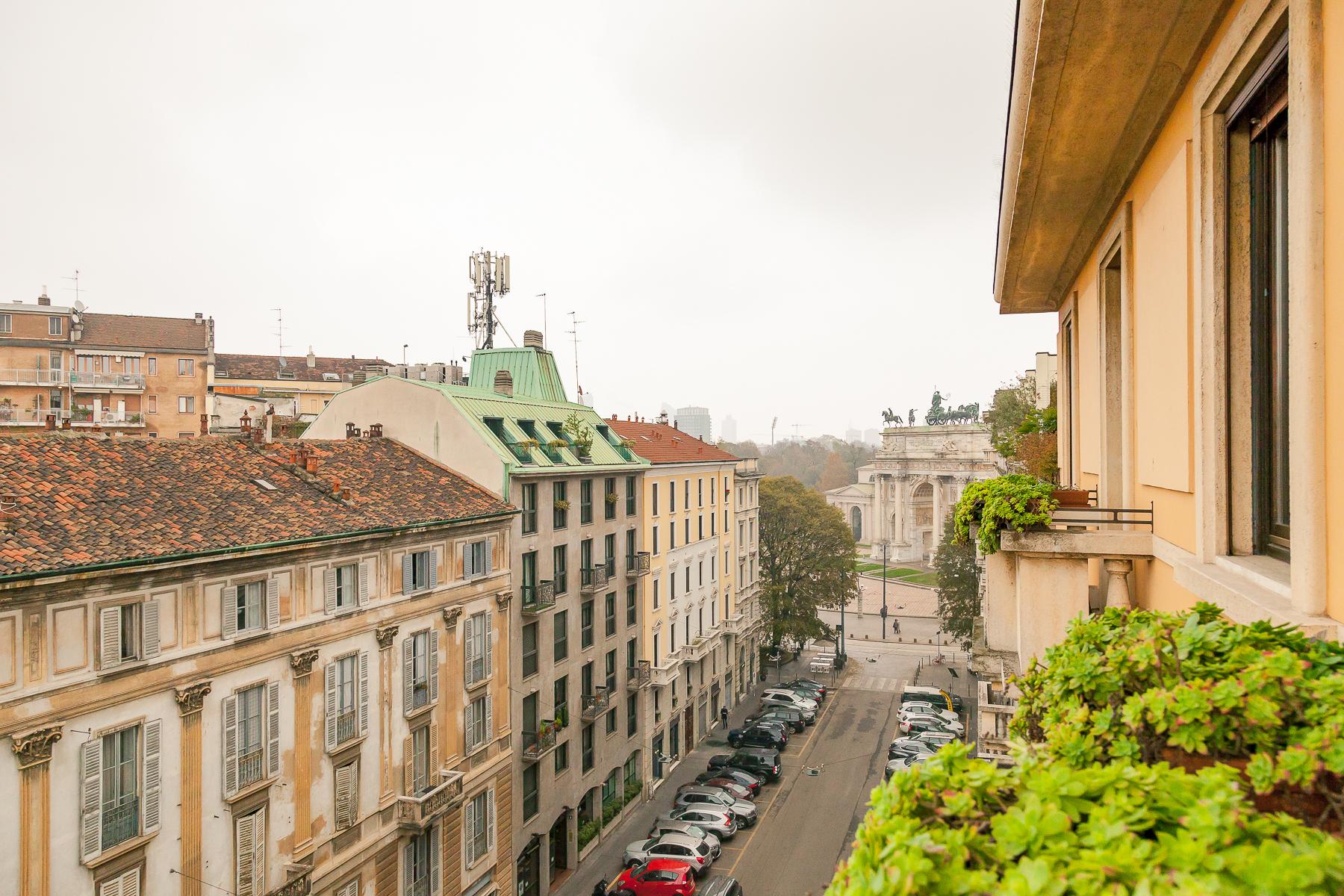 俯瞰地标建筑Arco della Pace，拥有露台的迷人顶层公寓 - 4