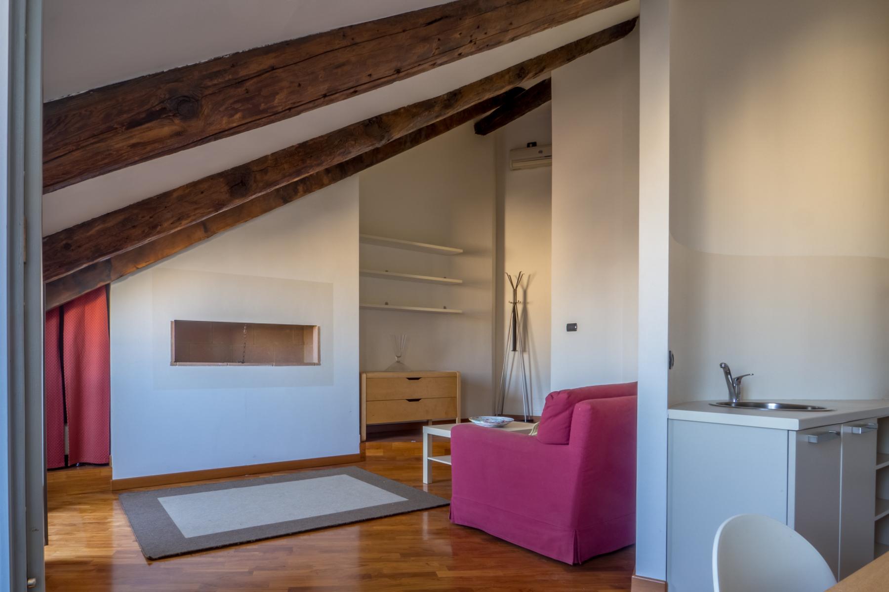 Apartment on the last floor in the historical center of Turin - 3