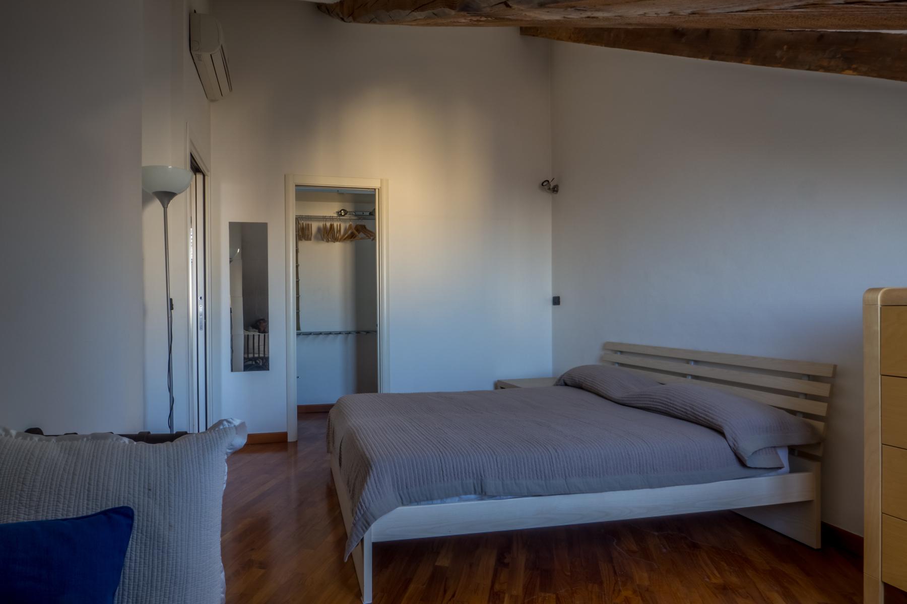 Apartment on the last floor in the historical center of Turin - 14