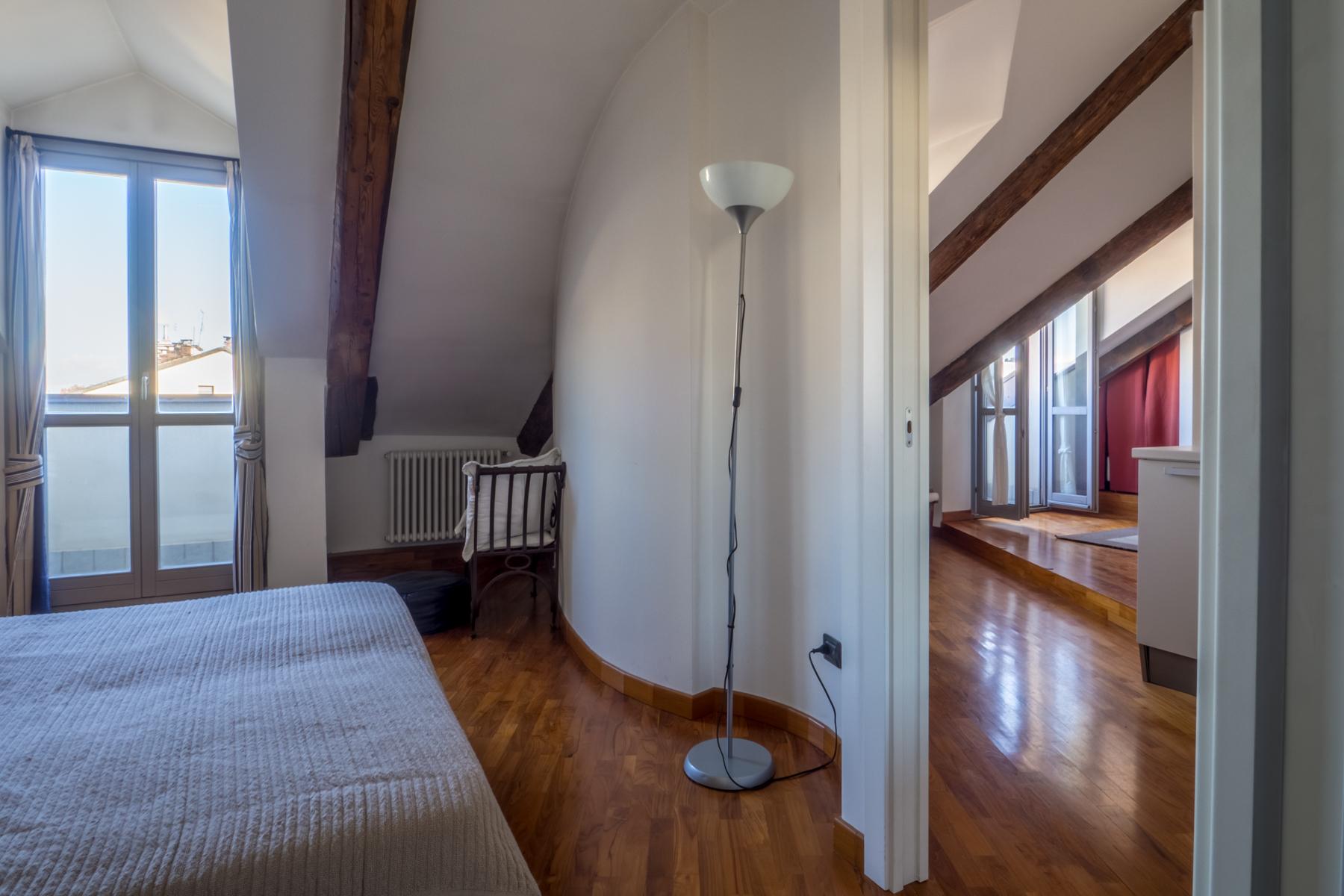 Apartment on the last floor in the historical center of Turin - 12