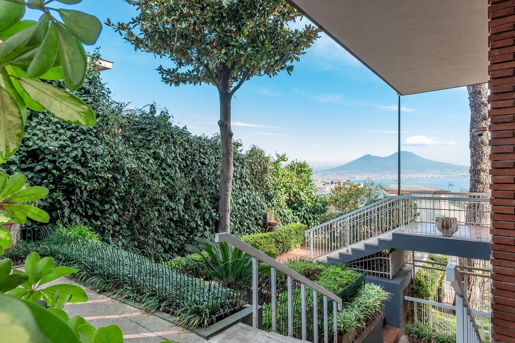 Prächtige Villa mit Panorama-Blick, Garten und Terrassen - 22