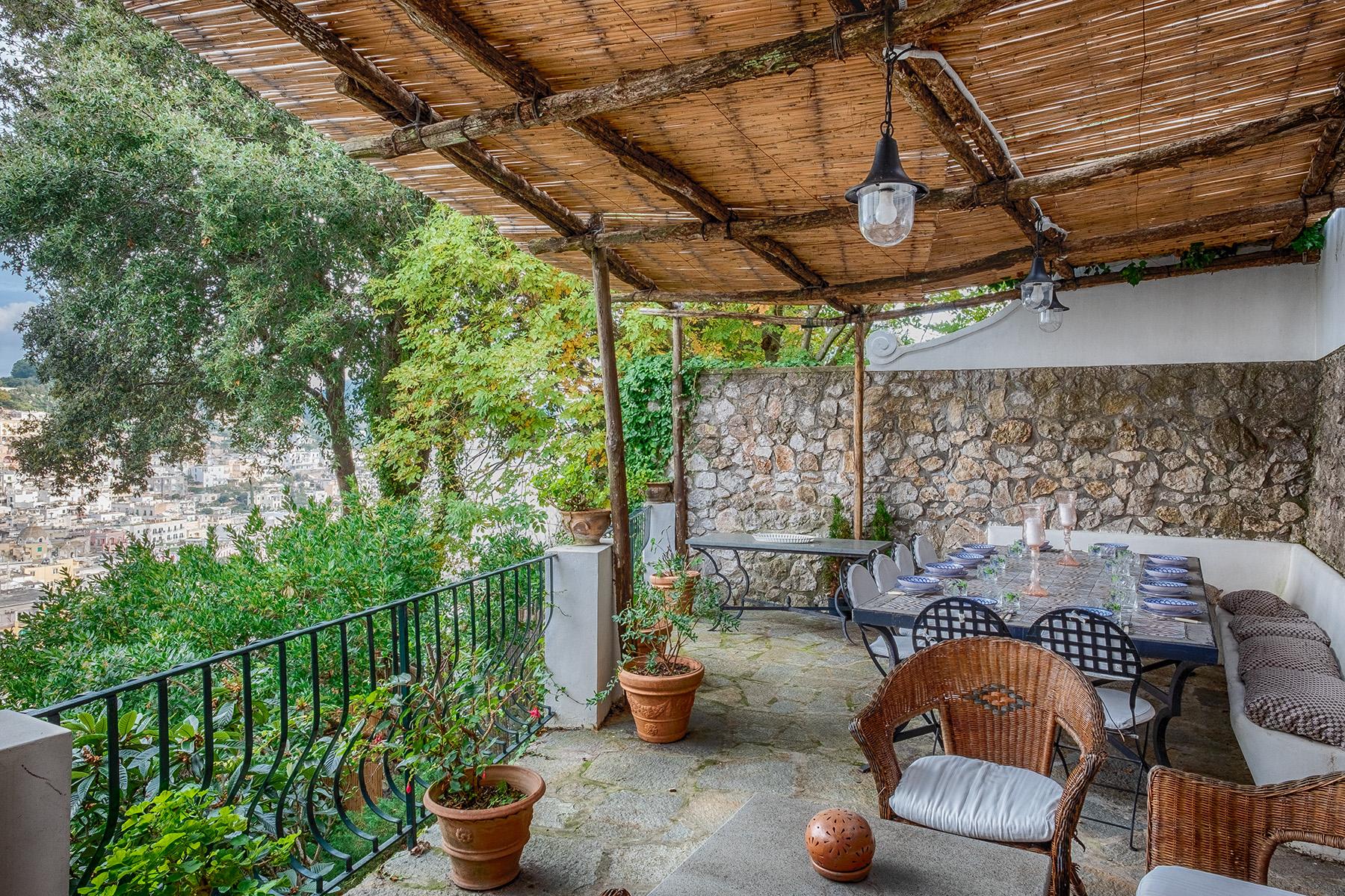 Splendida villa con piscina a due passi del centro di Capri - 7