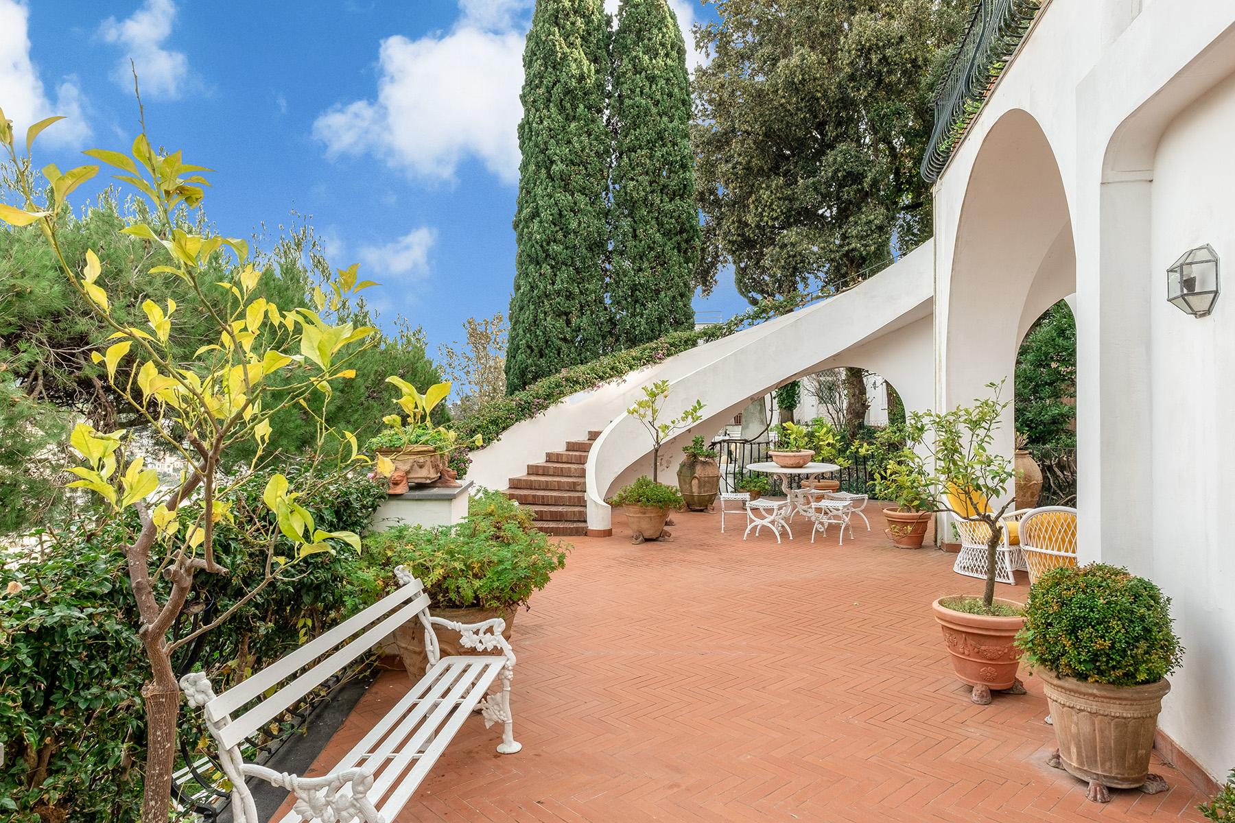 Splendida villa con piscina a due passi del centro di Capri - 14