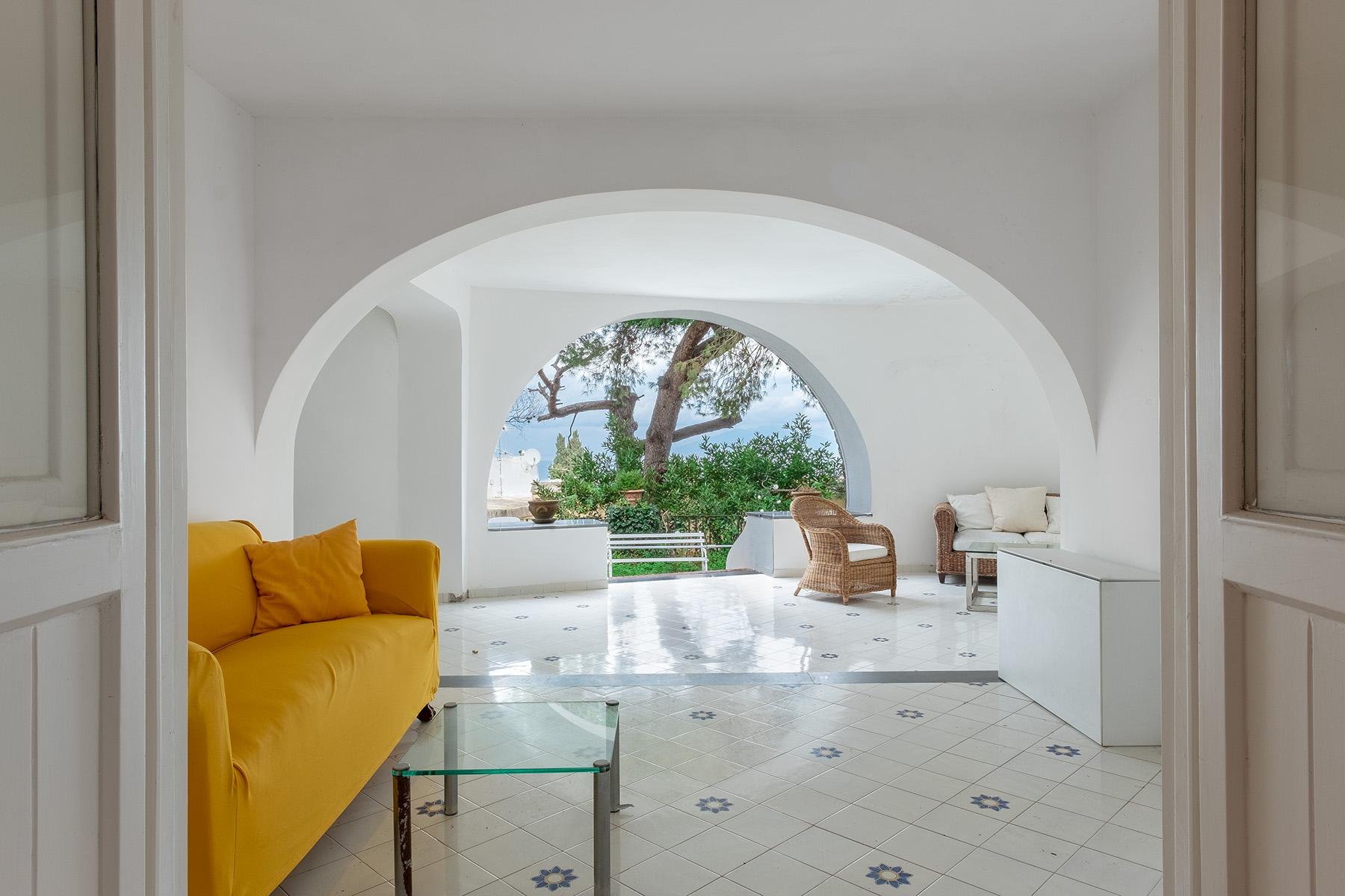Splendida villa con piscina a due passi del centro di Capri - 17