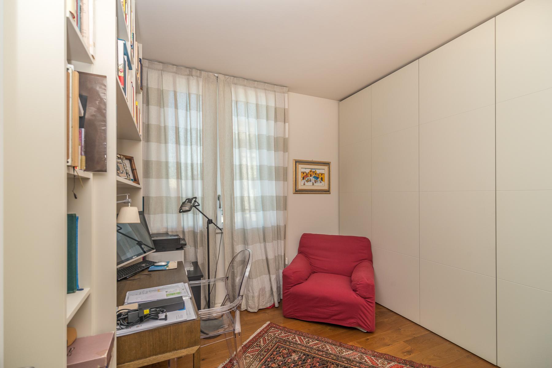 Close to Piazza Tricolore. New four-room apartment in a refined modern context - 21
