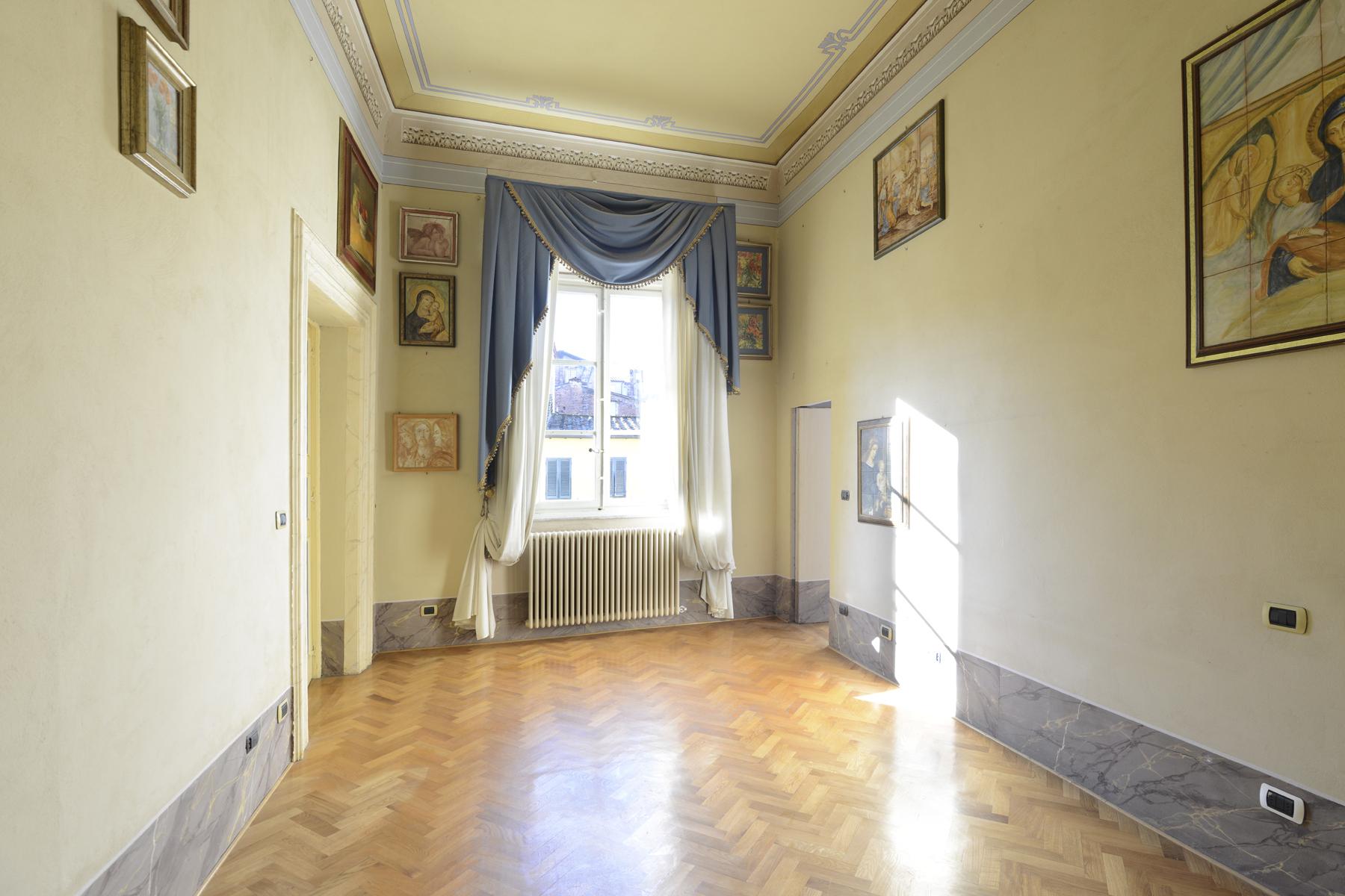 Refined apartment in the center of Lucca - 22