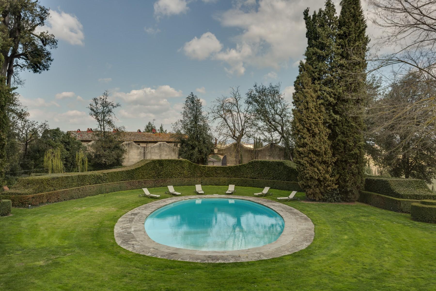 Замечательная вилла в стиле ренессанс с бассейном на холмах Флоренции - 41