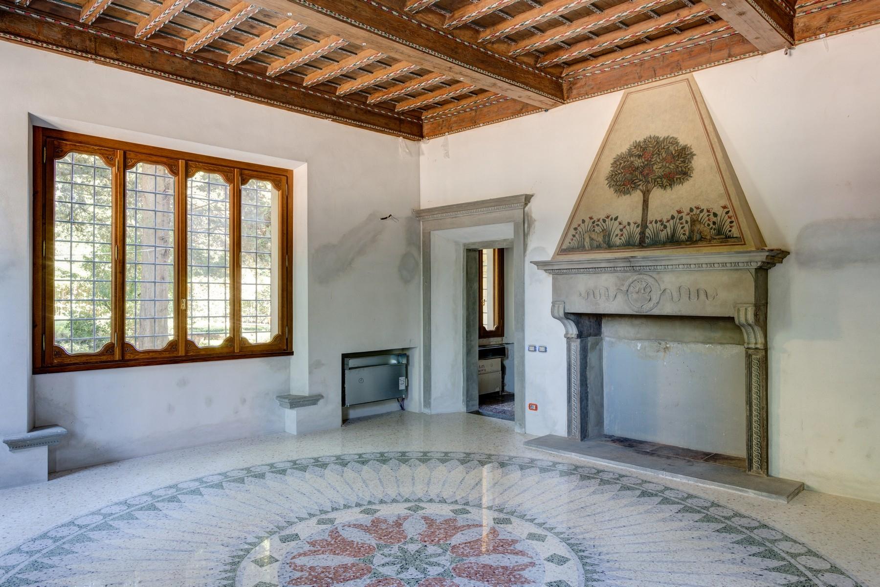 Lavish historic 15th century villa with pool in the center of Florence. - 11
