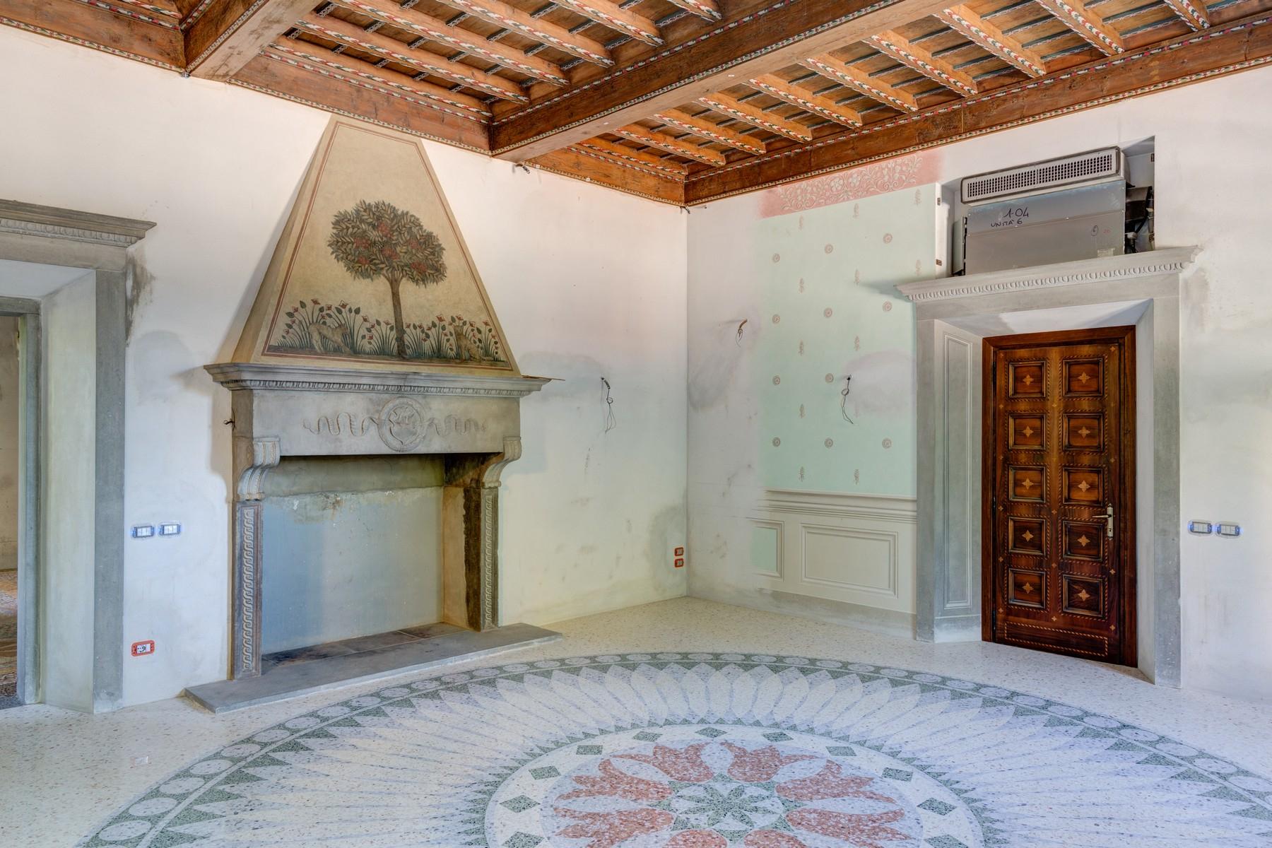 Lavish historic 15th century villa with pool in the center of Florence. - 12