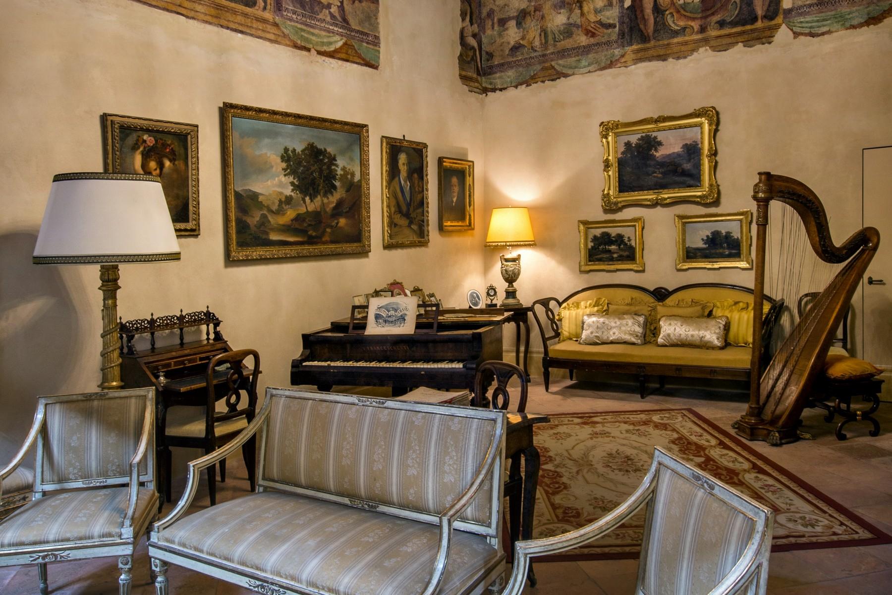 Magnificent historic palace in the heart of Reggio Emilia - 12