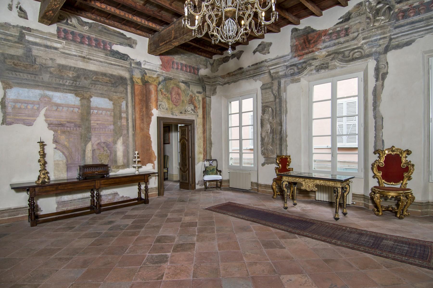 Великолепный исторический дворец в сердце Реджо-Эмилии - 13