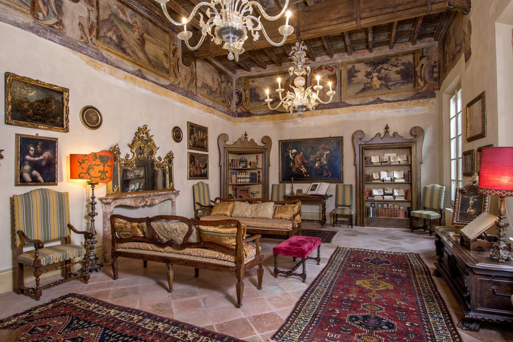 Magnificent historic palace in the heart of Reggio Emilia - 1