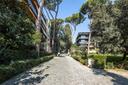 Meraviglioso appartamento immerso nel verde del parco di Villa Brasini, in vendita, Roma | Sotheby’s Realty Italy - 18