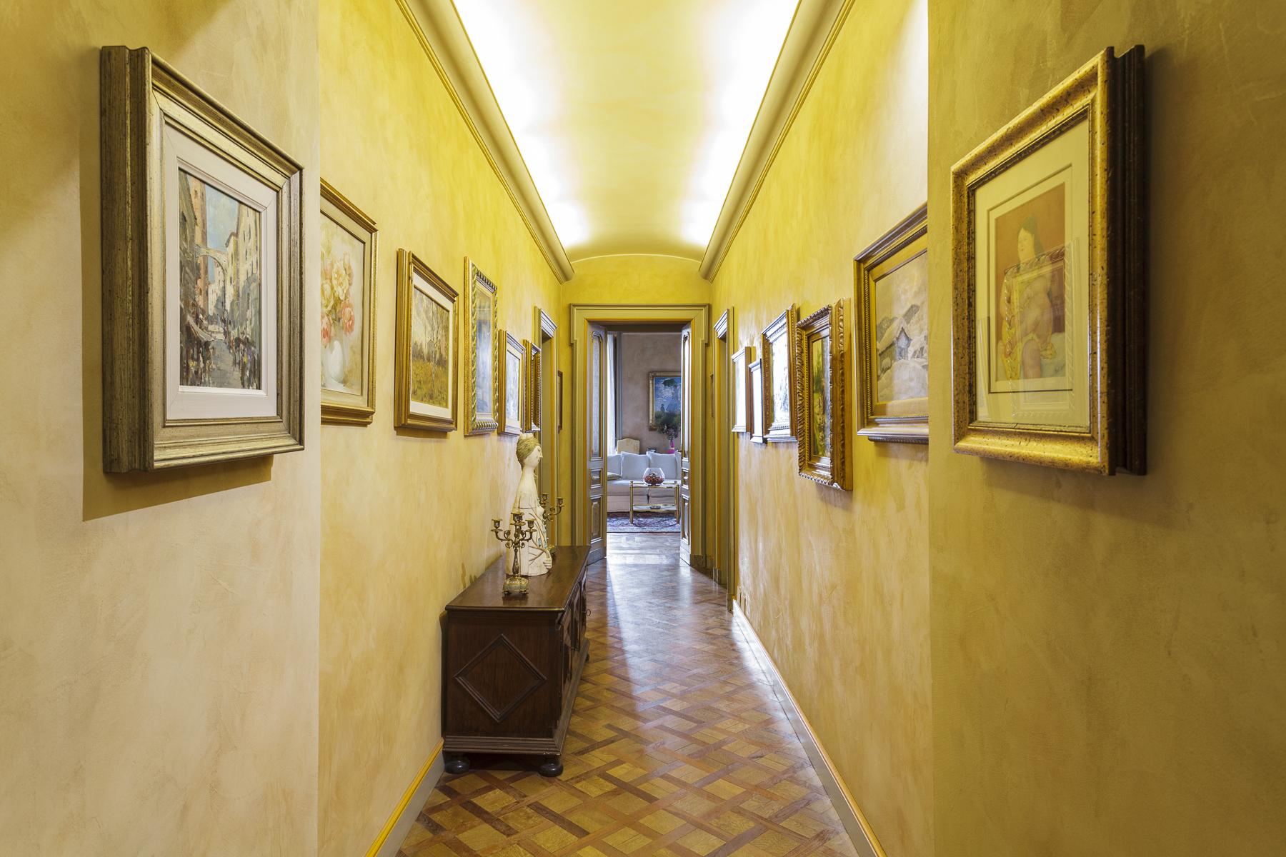 Refined apartment in the historical center of Turin - 9