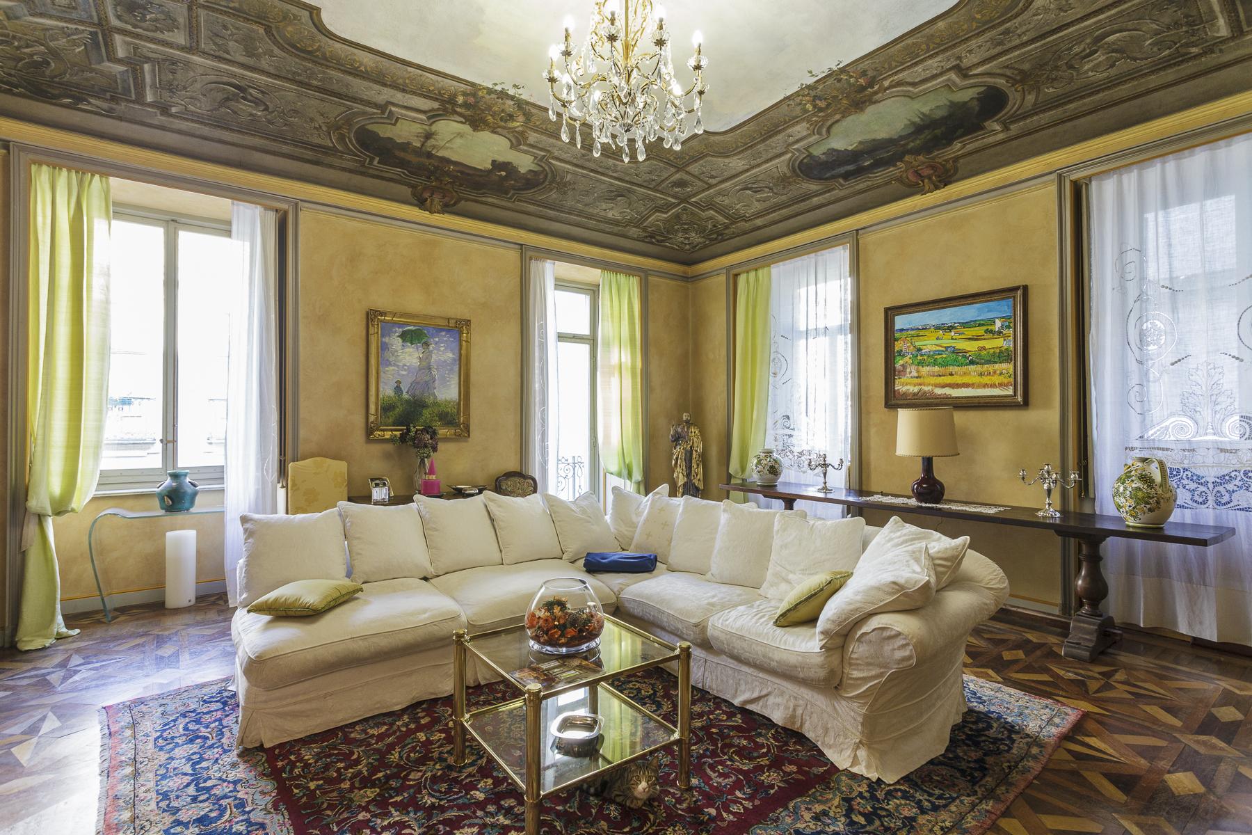 Refined apartment in the historical center of Turin - 1