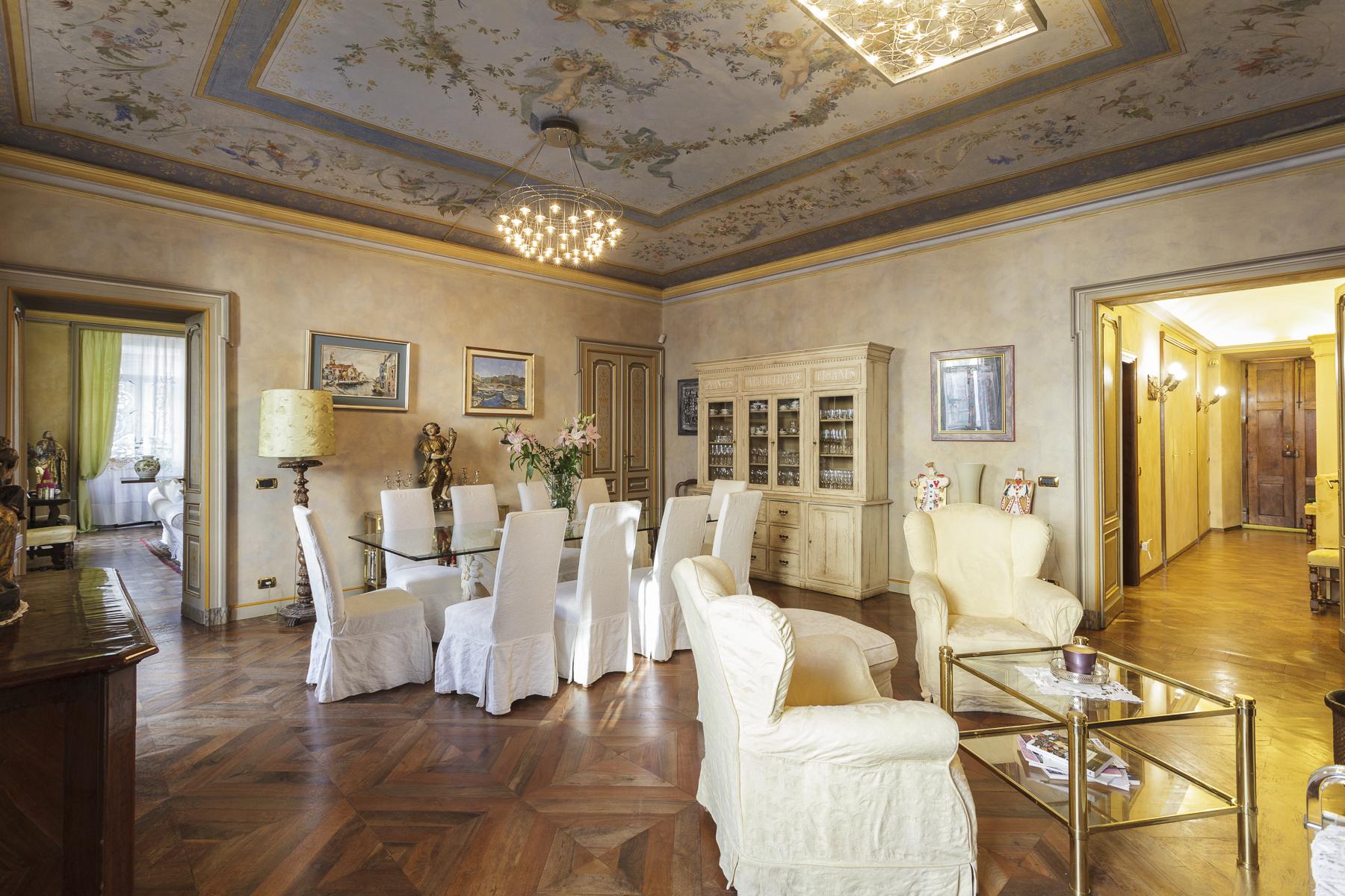 Refined apartment in the historical center of Turin - 3