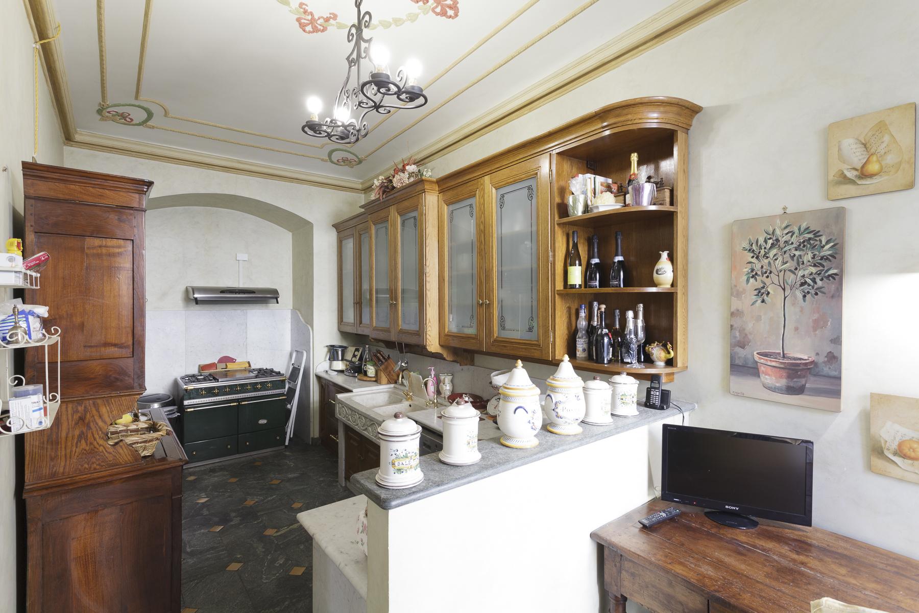 Refined apartment in the historical center of Turin - 8