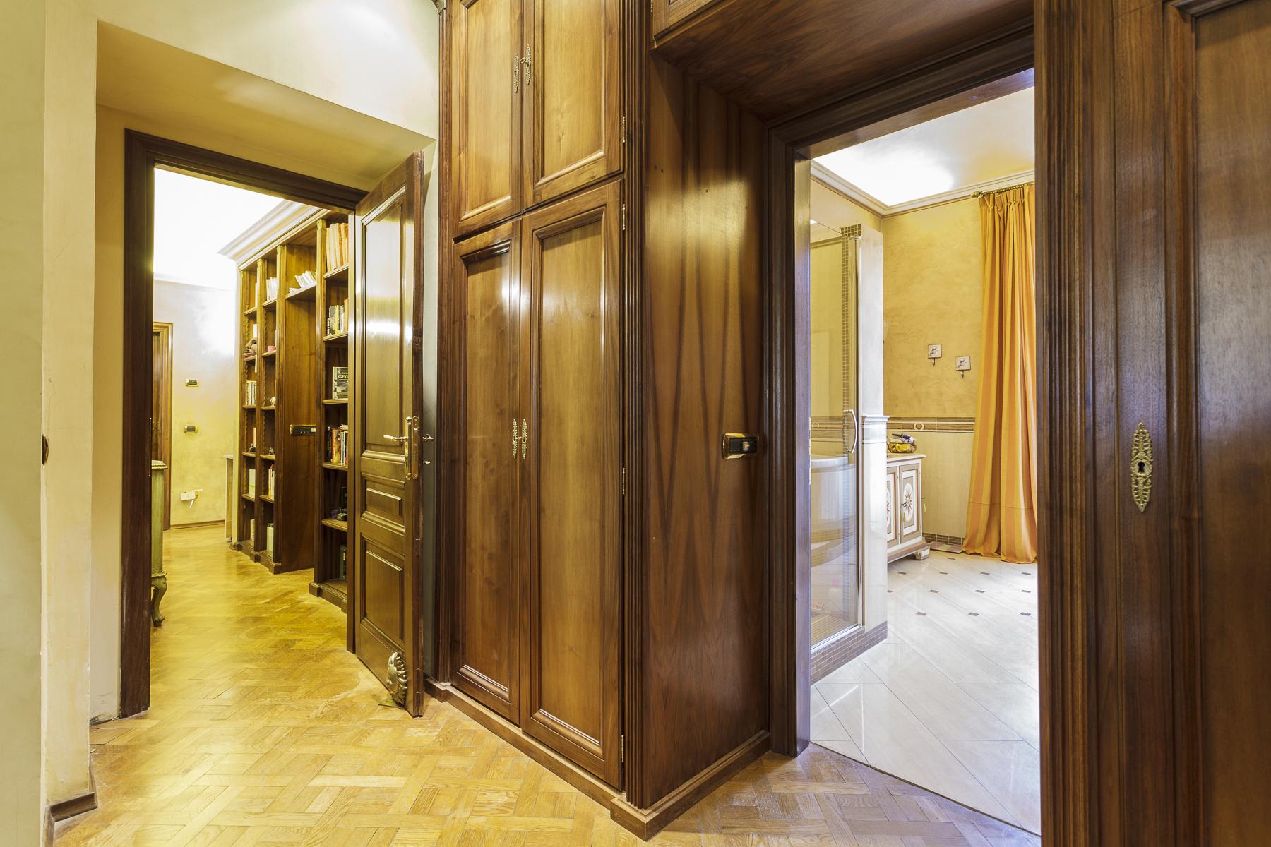 Refined apartment in the historical center of Turin - 14