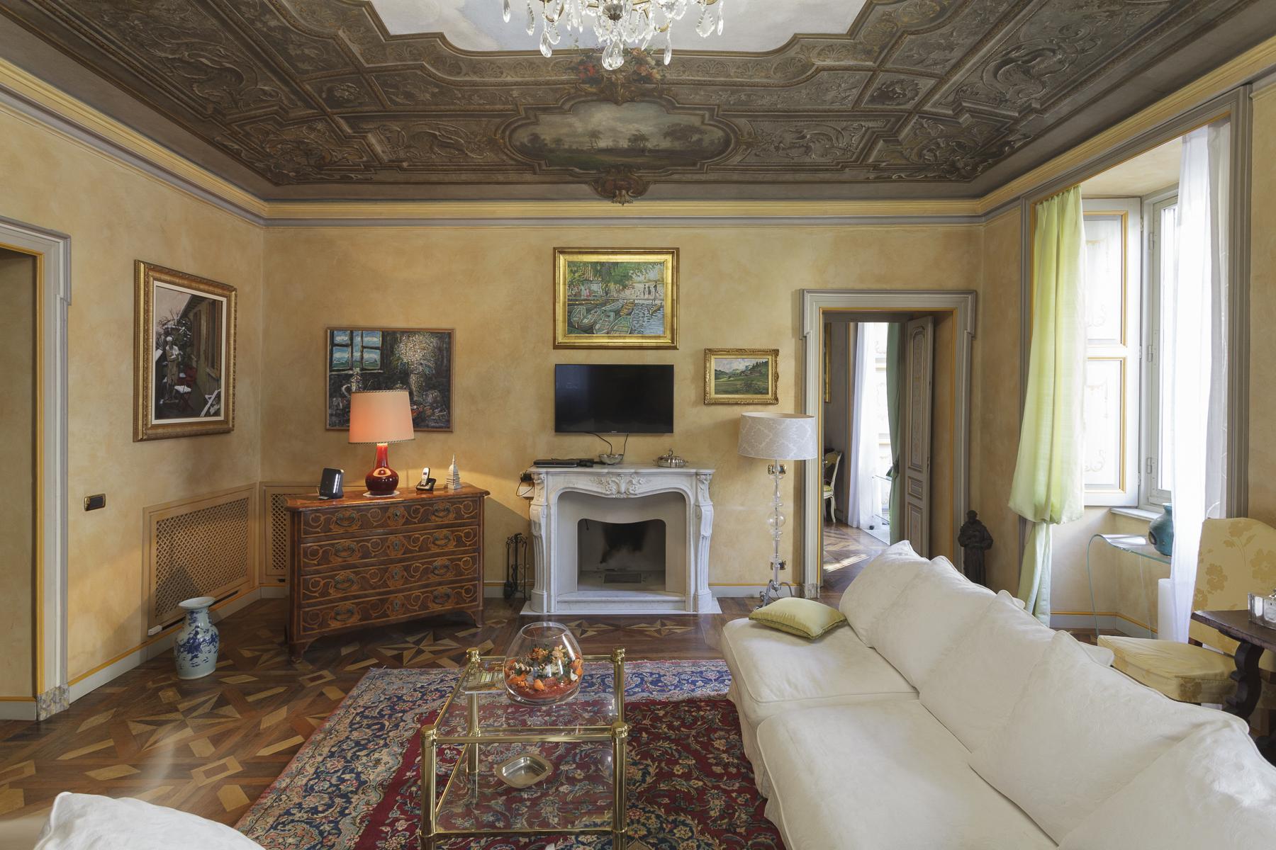 Refined apartment in the historical center of Turin - 7