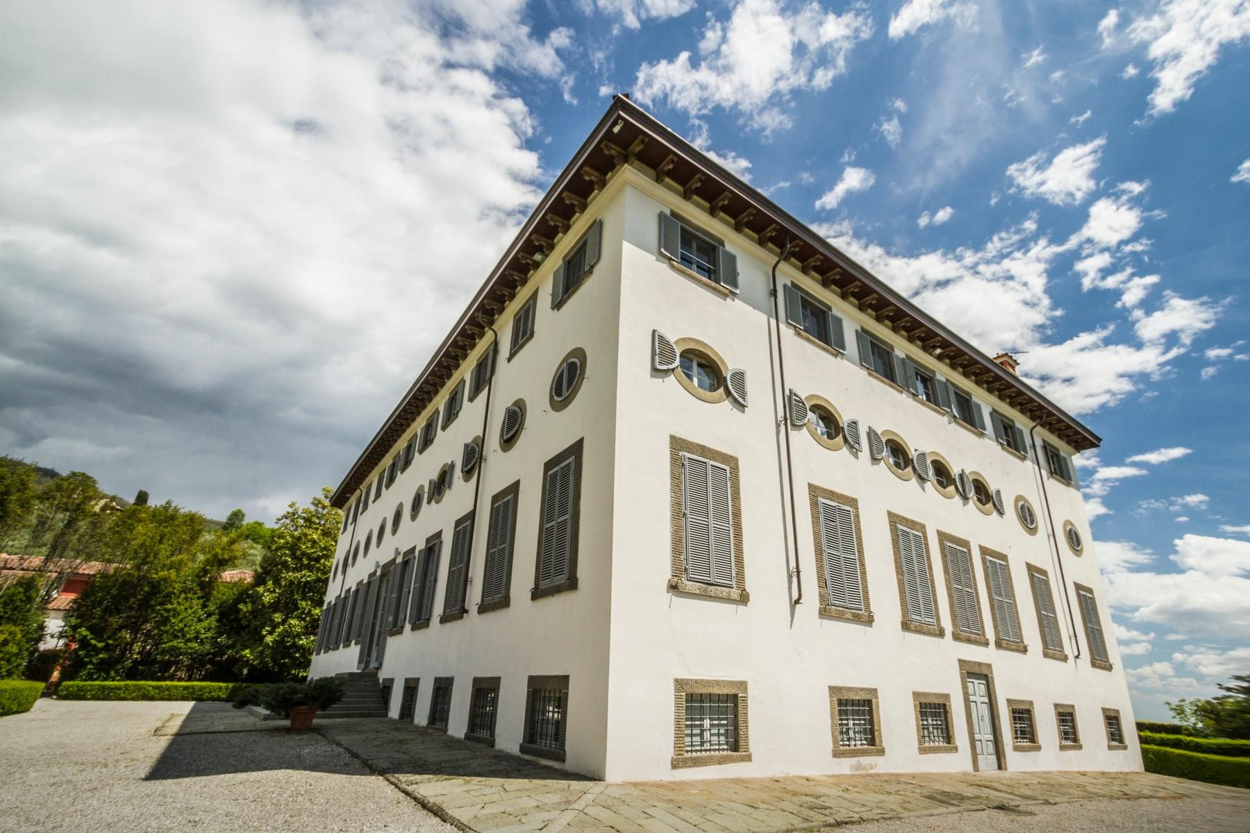 Luxuswohnung in exklusiver Anlage mit historischer Villa in den Hügeln von Lucca - 14