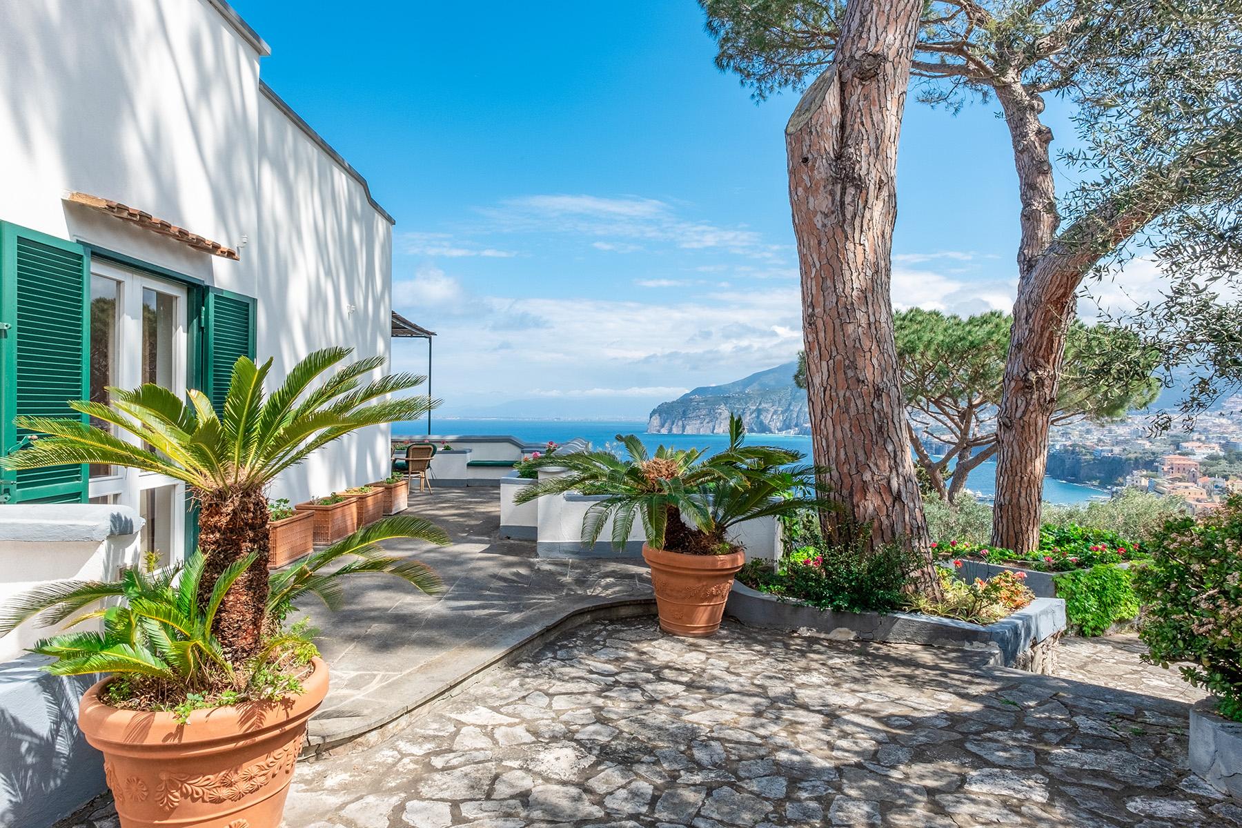 Panoramic property in the greenery in the heart of Sorrento - 4